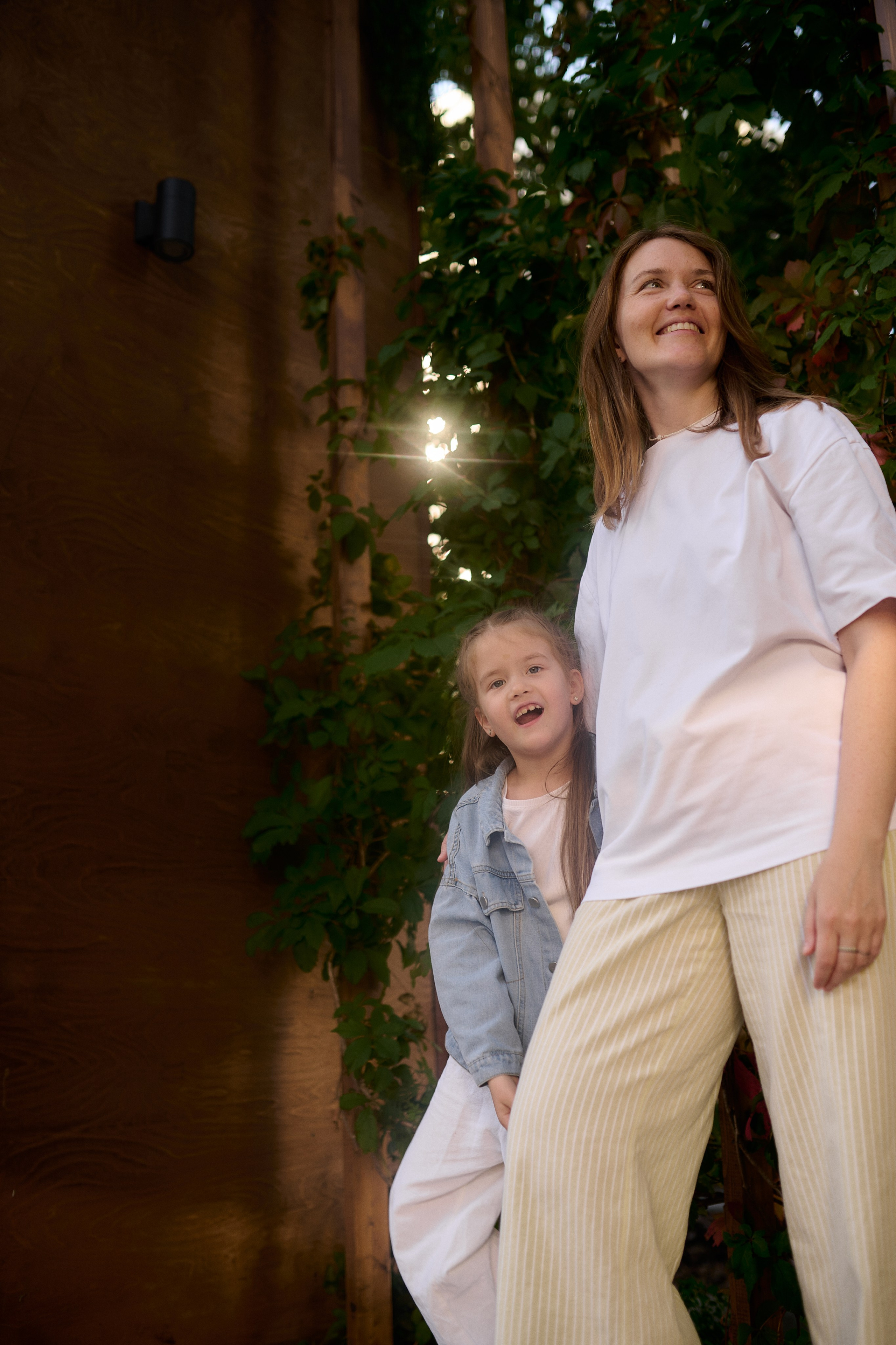 Катя и Ника. Прогулка по Новому Арбату. Семейный и свадебный lifestyle-фотограф в Москве Мария Петрова