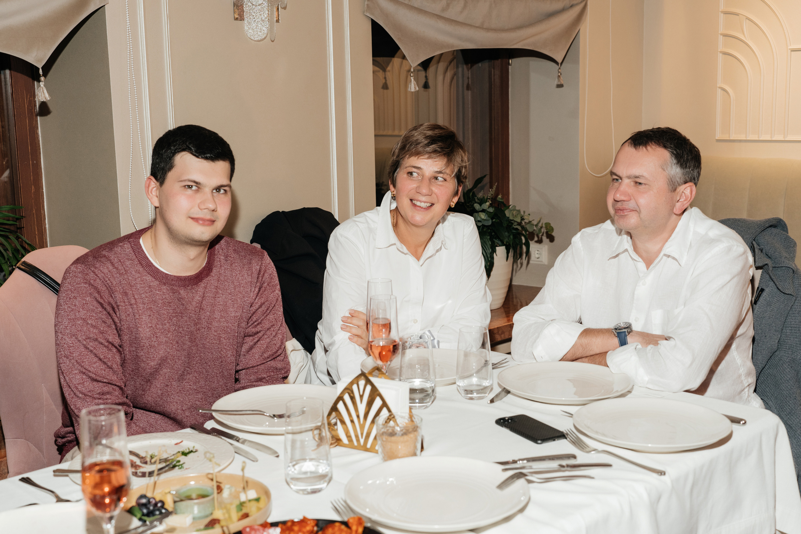 В кругу родных. Свадебный фотограф Москва Александра Аверкова