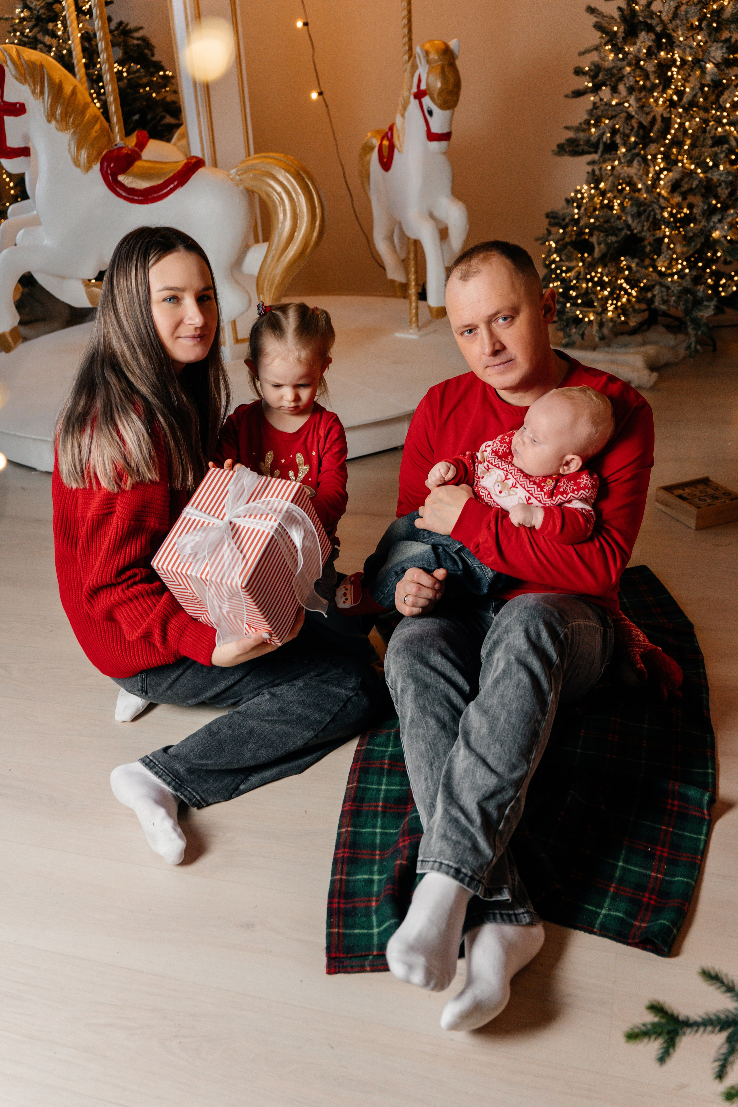 Семейная новогодняя история. Ваш семейный фотограф в Минске — Вика Трегубова