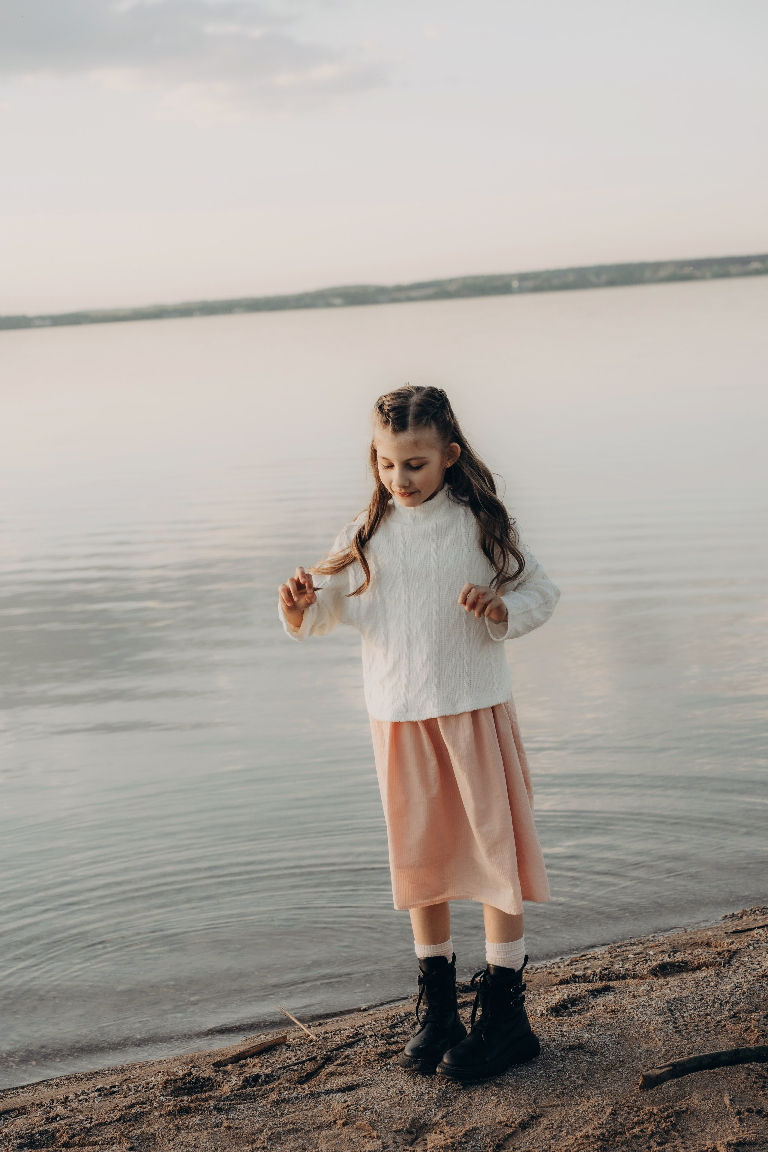 Весеннее тепло семьи на берегу Минского моря. Ваш семейный фотограф в Минске — Вика Трегубова