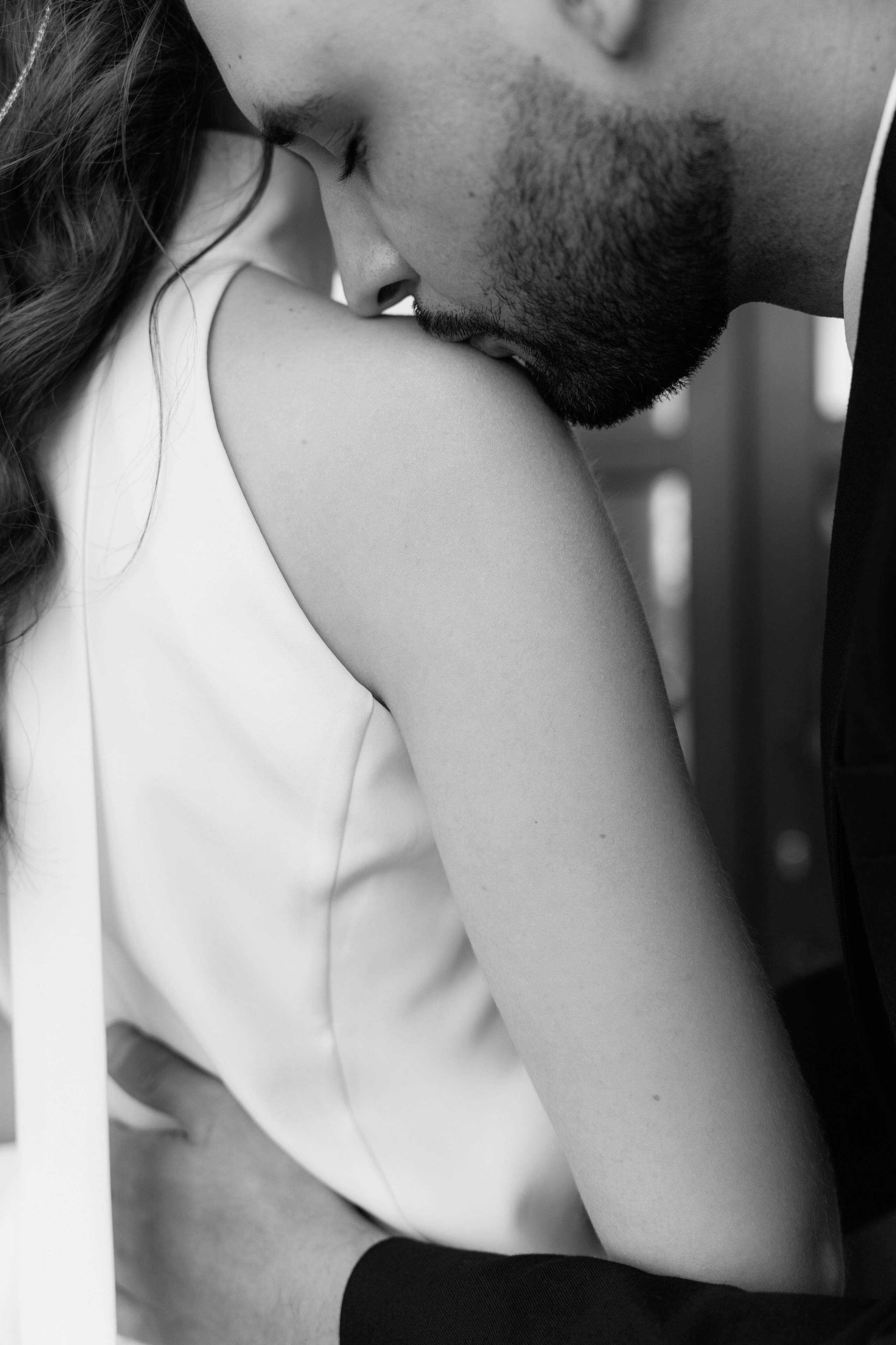 Любовь на фоне старого аэропорта. Ваш семейный фотограф в Минске — Вика Трегубова