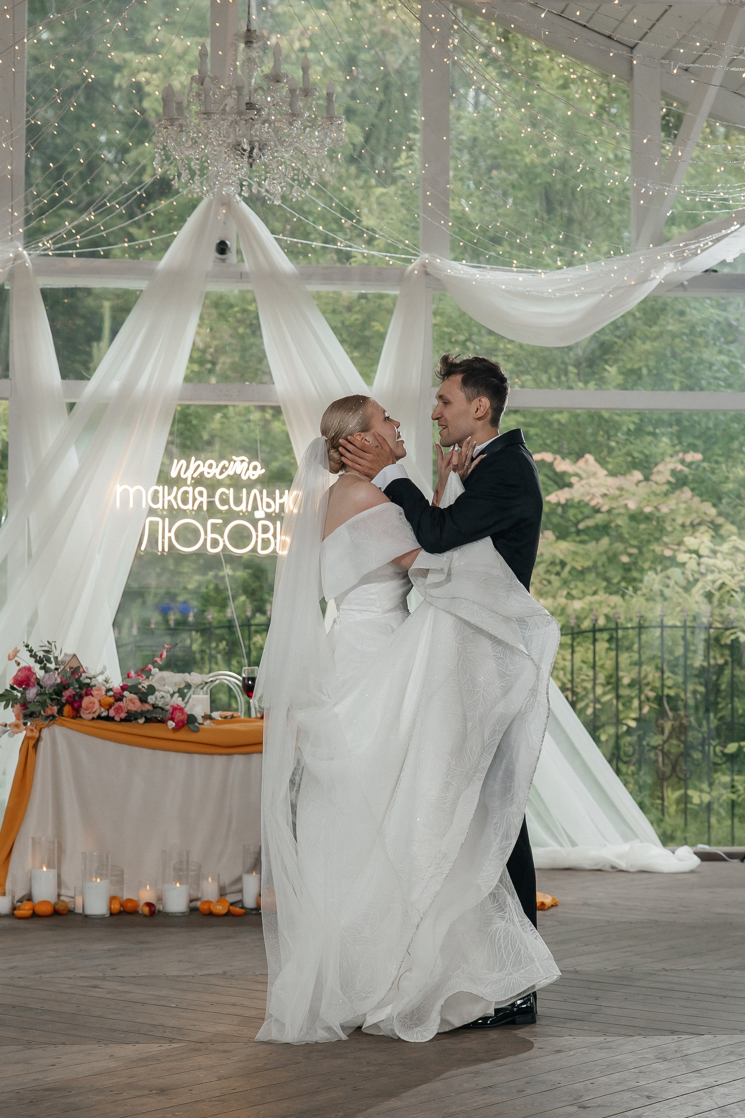 свадебный банкет на&nbsp;площадке House for Wedding «Дом у&nbsp;озера»