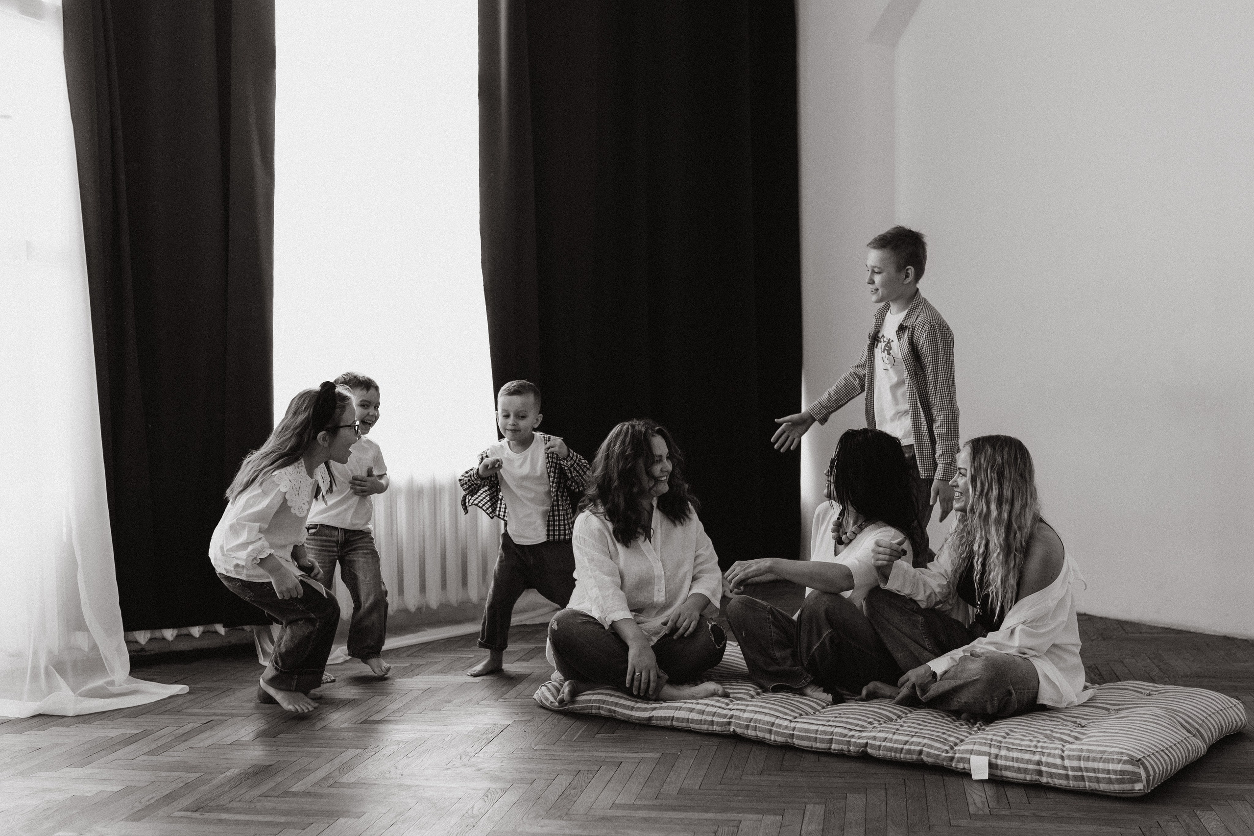 Большая семья в студии. Семейный фотограф в Москве Жукова Анна