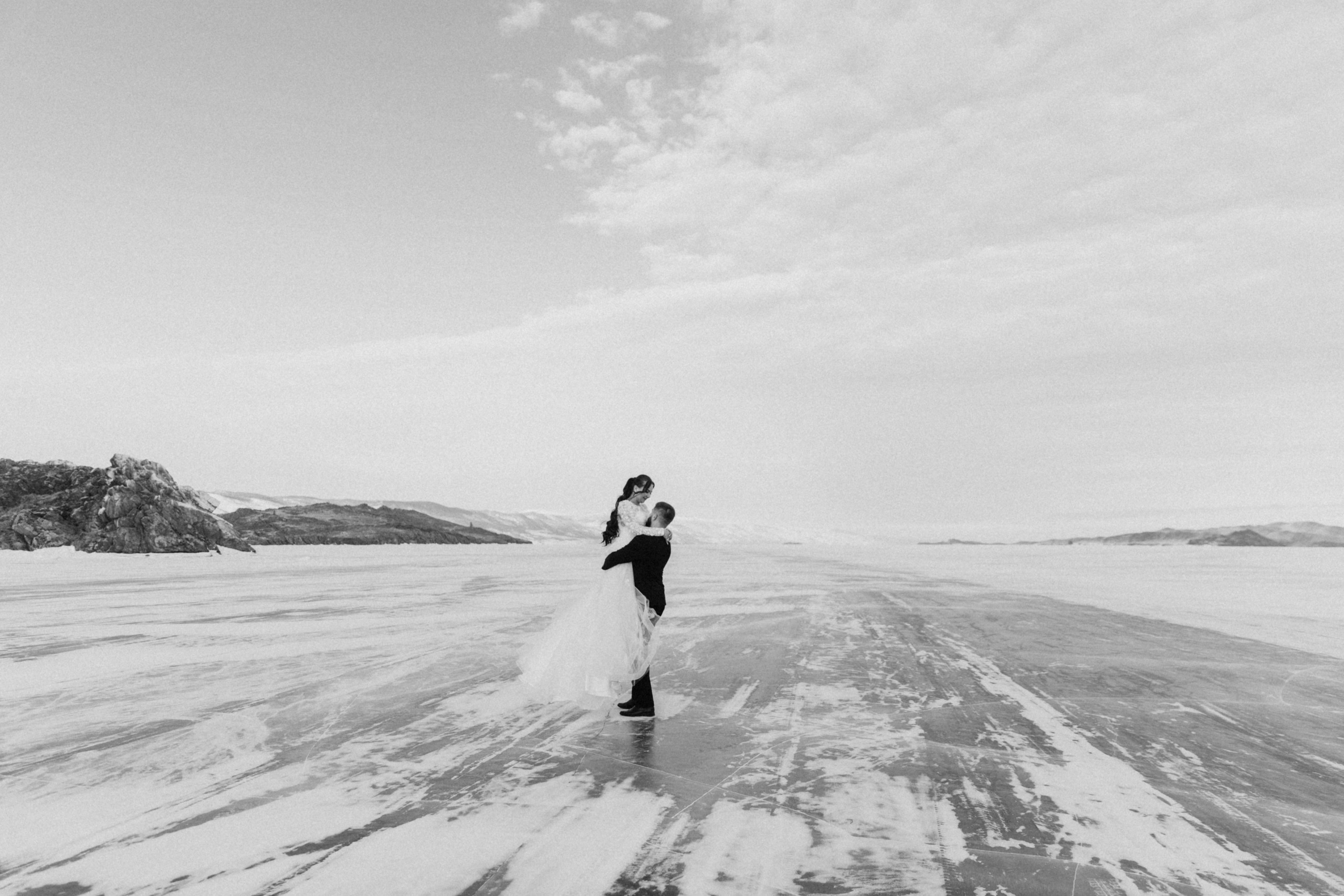 Свадебная зимняя съемка на Байкале. Главная