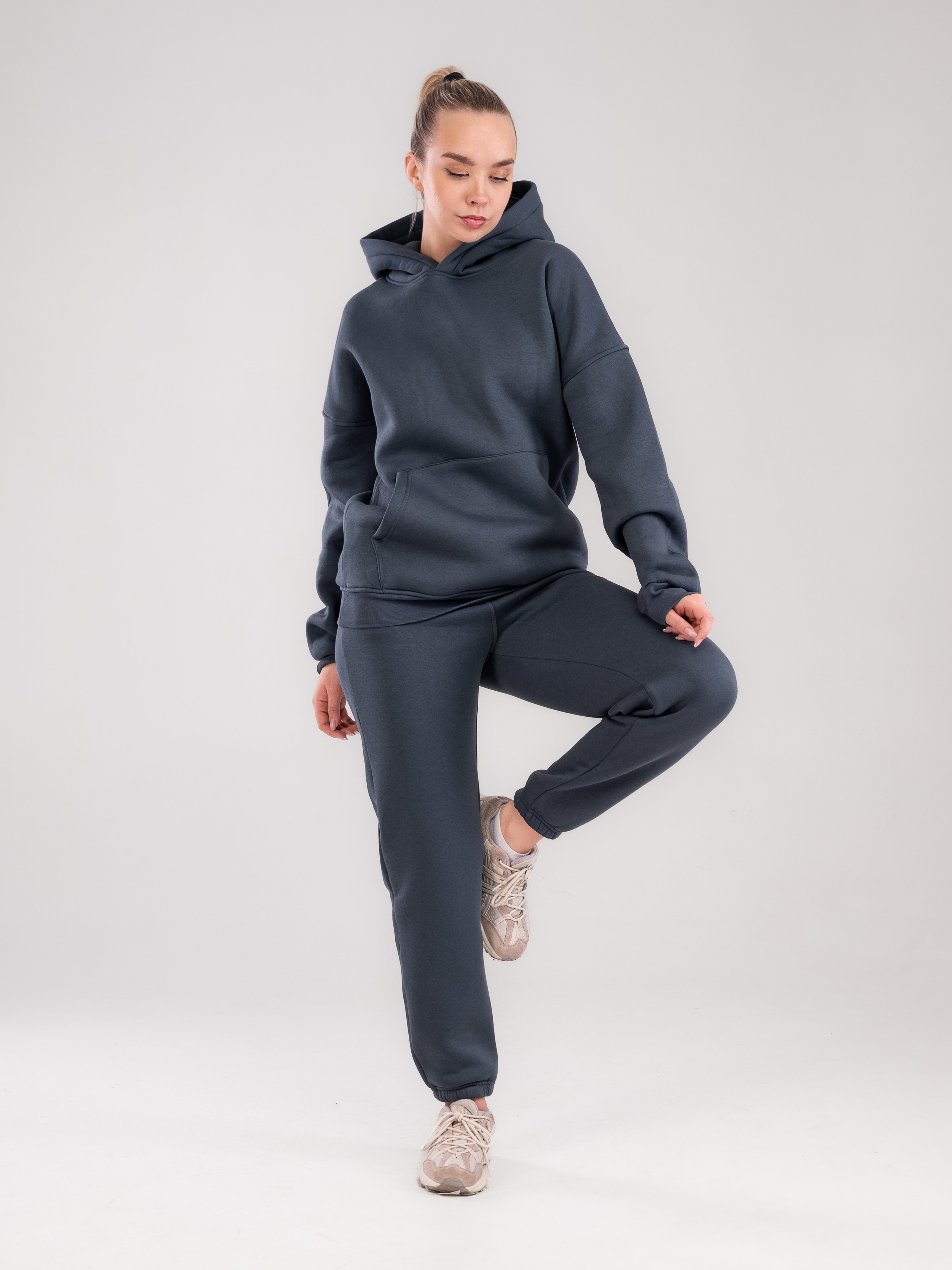 Спортивные костюмы и брюки с большой палитрой цветов!. Предметный фотограф, фото для маркетплейсов Пятигорск, КМВ