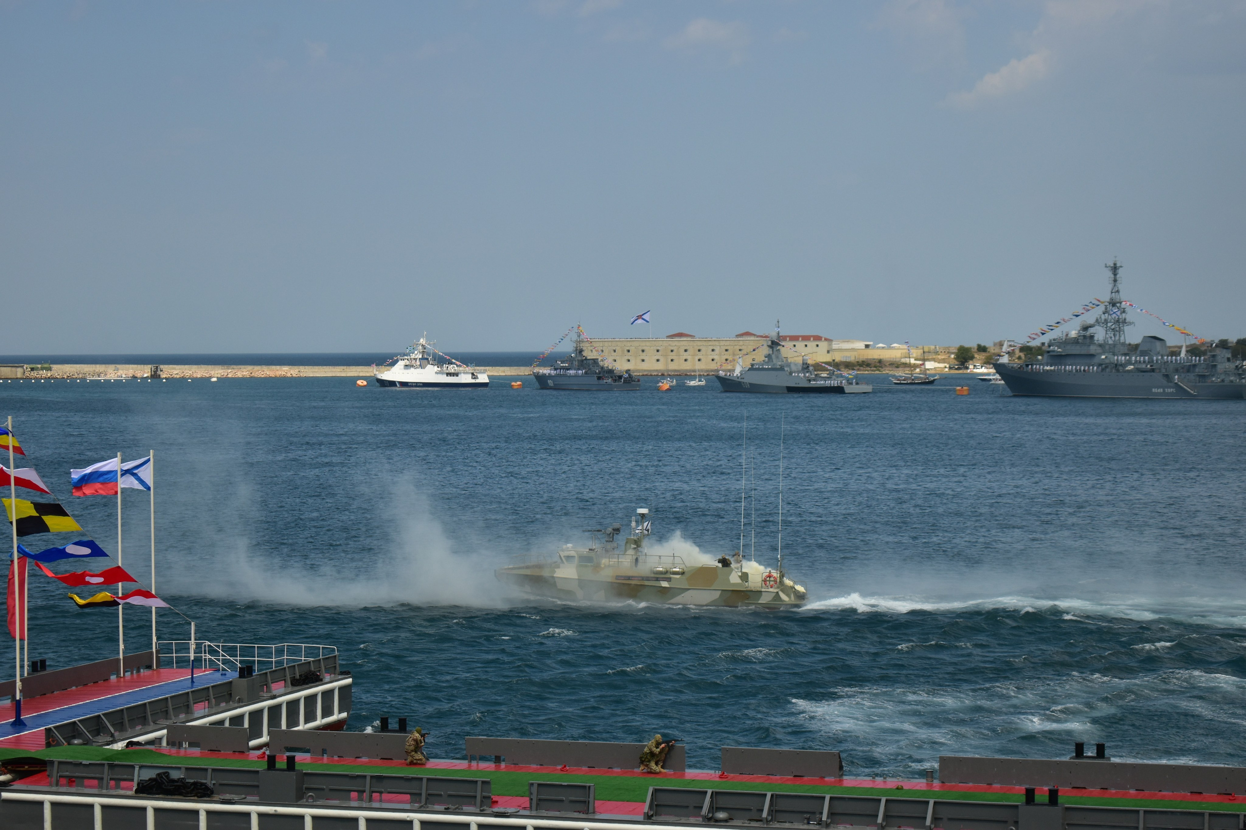 Парад ВМФ. Фотограф-ретушер в Крыму Юля Лобурец