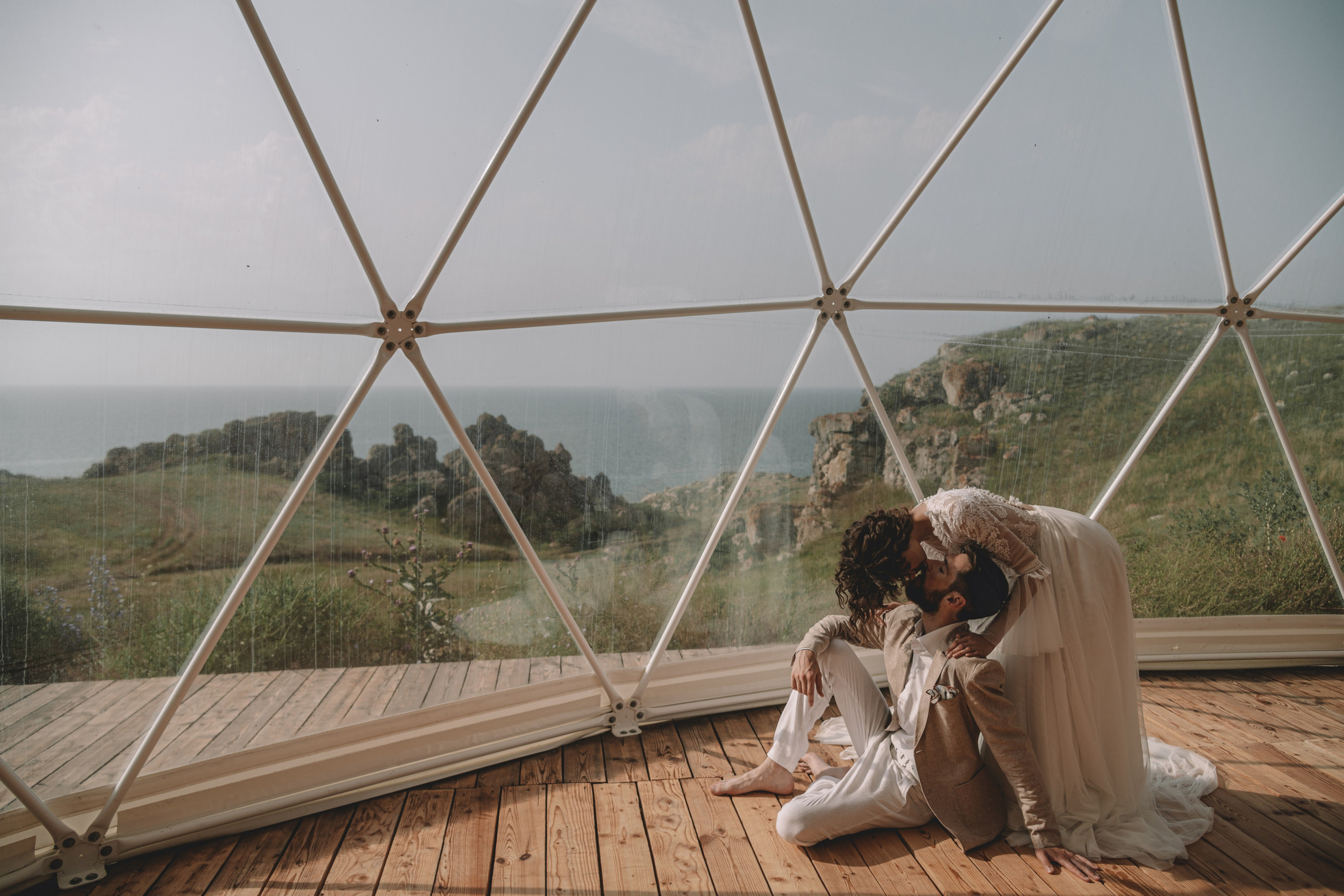 Свадебная фотосессия в Щелкино ,Бухта Космонавтов. Выездная церемония на берегу моря Крым. Свадебный и семейный фотограф и видеограф, Крым, Москва, Санкт -Петербург