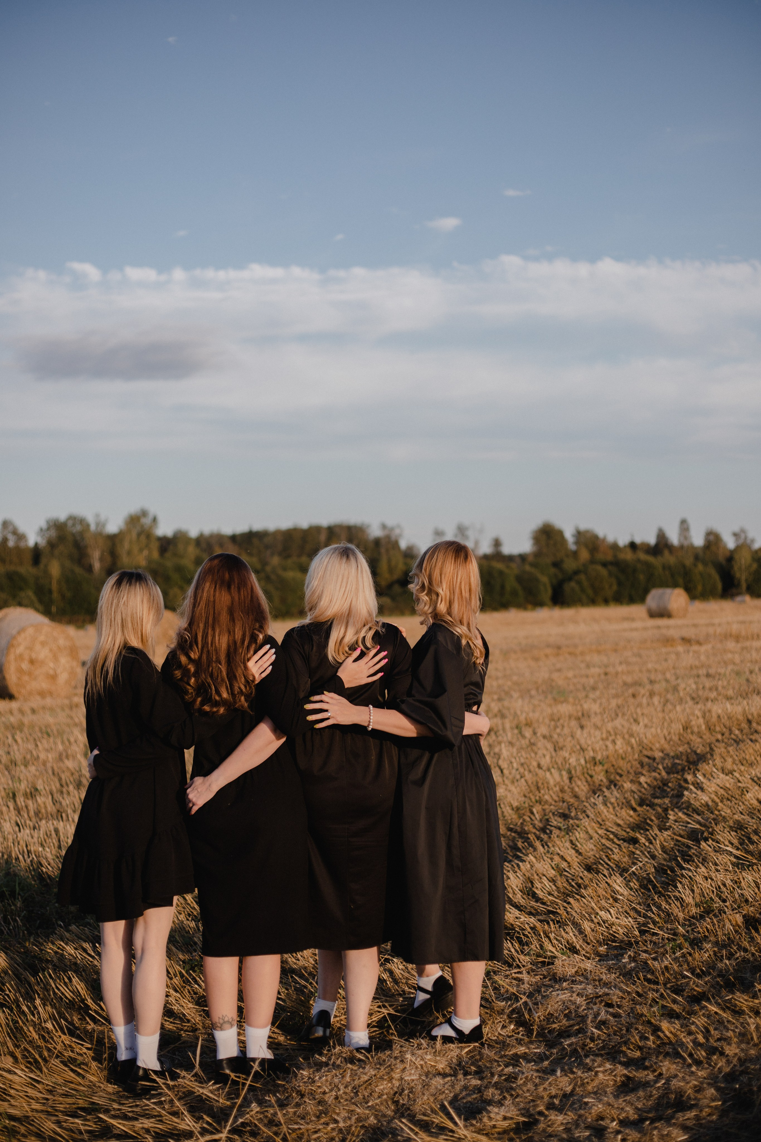 Однажды сестры в поле :)