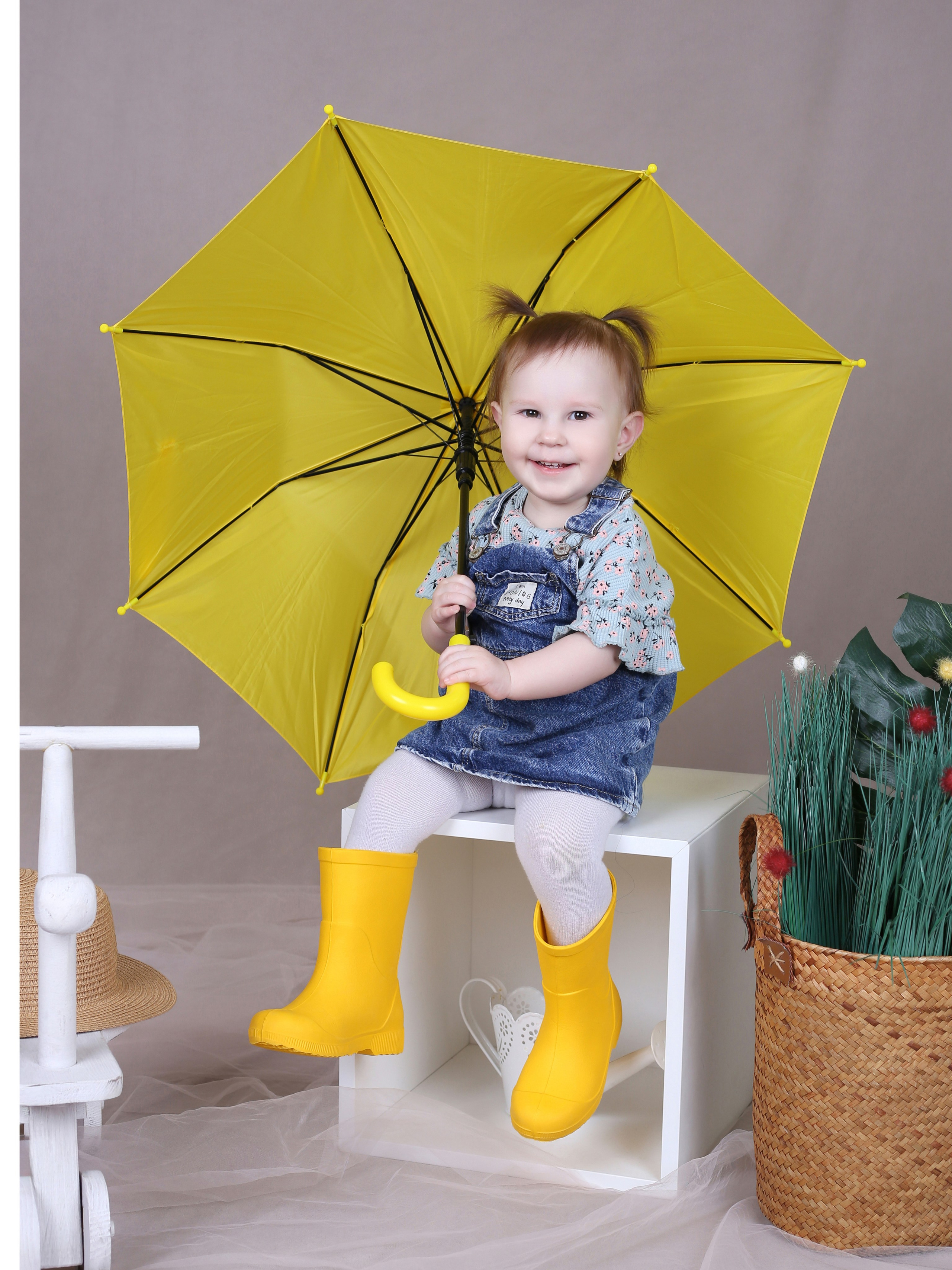 Общее фото в детском саду с выездным реквизитом в Тюмени. Выпускные альбомы в Тюмени для школ, садов, вузов спортивных секций