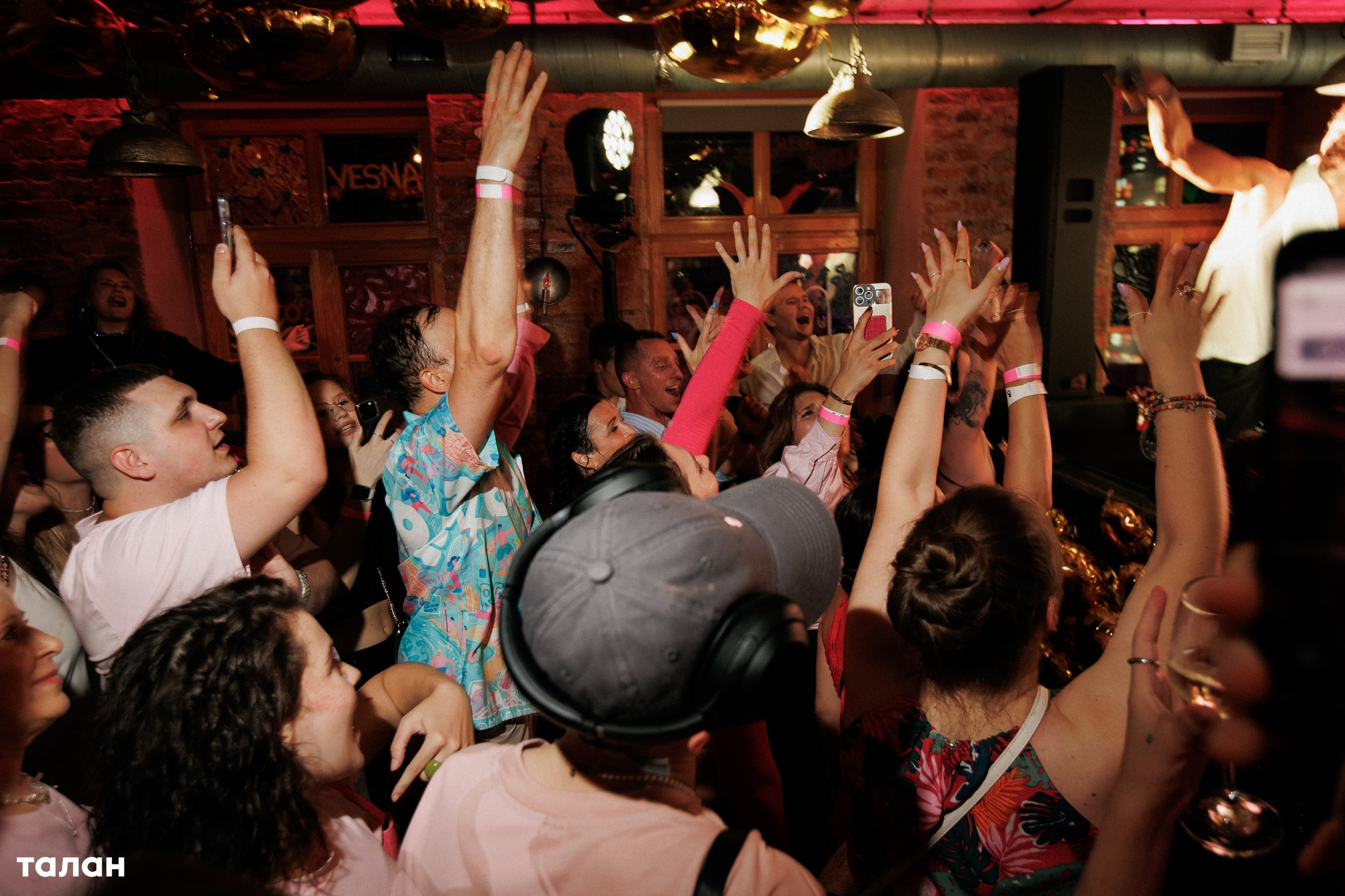 ВИНОТЕКА [бар+магаз] — BIRTHDAY PARTY. СВОИ. ФОТООТЧЕТЫ-СОБЫТИЯ-МЕСТА