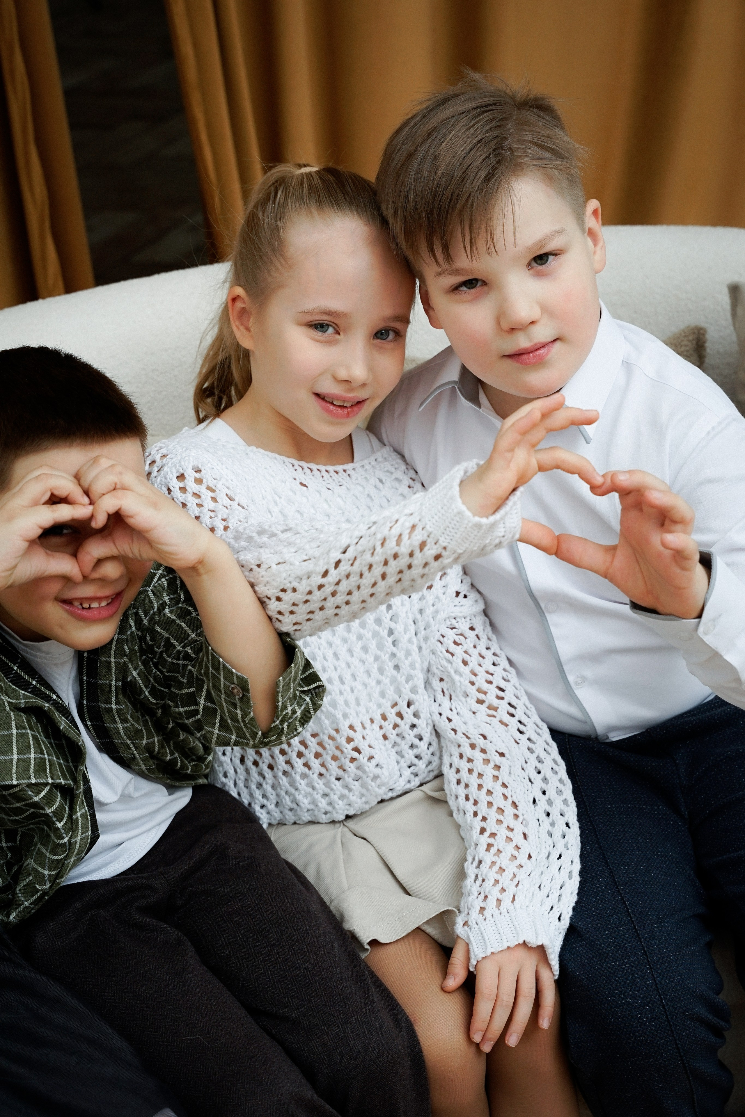 Студийная фотосессия для большой семьи в студии