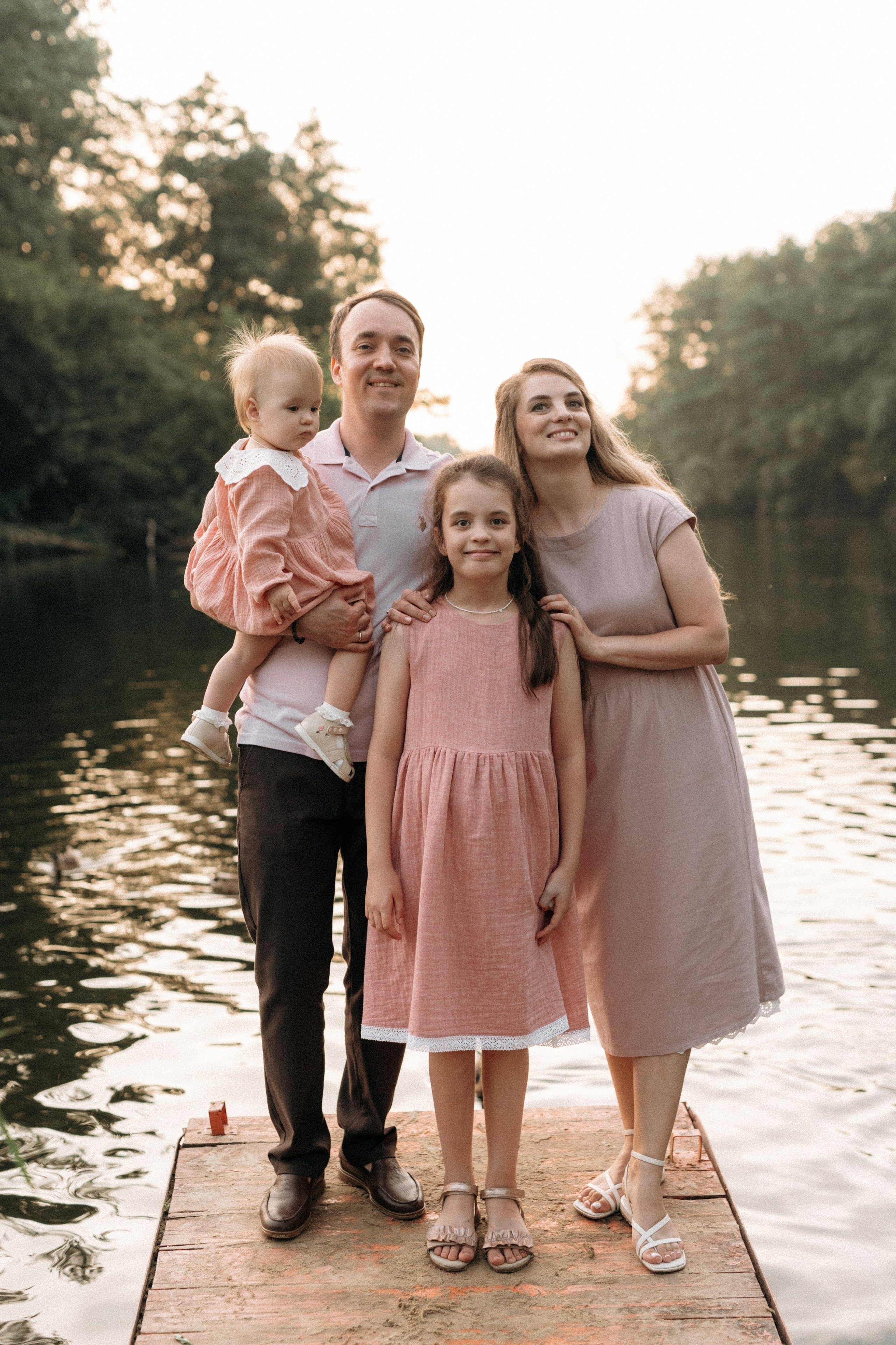 Семейная фотосессия на берегу реки для Миши, Тани, Сони и Таи. Свадебный фотограф в Тамбове Павел Четвертков