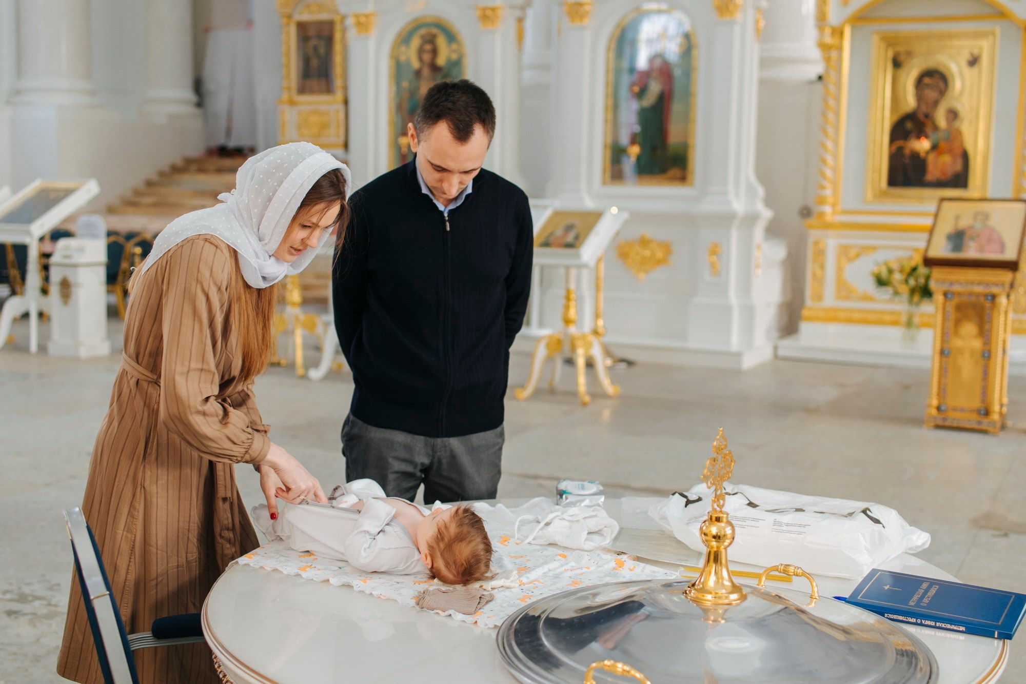 Индивидуальное крещение в Смольном Соборе, где провести крещение СПб, лучший храм для крещения, сколько стоит крещение, церковь где не нужны беседы, без крестных
