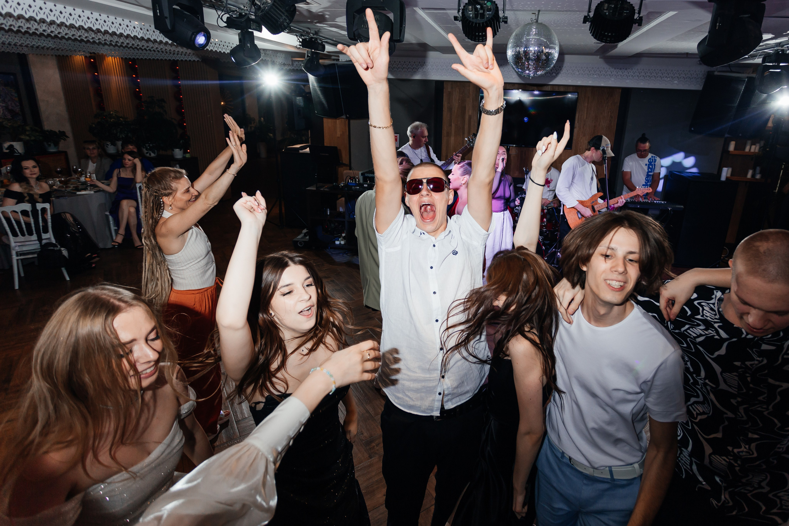 Выпускной 11 «А». Школа № 42. Свадебный фотограф в Краснодаре Николай Крауз