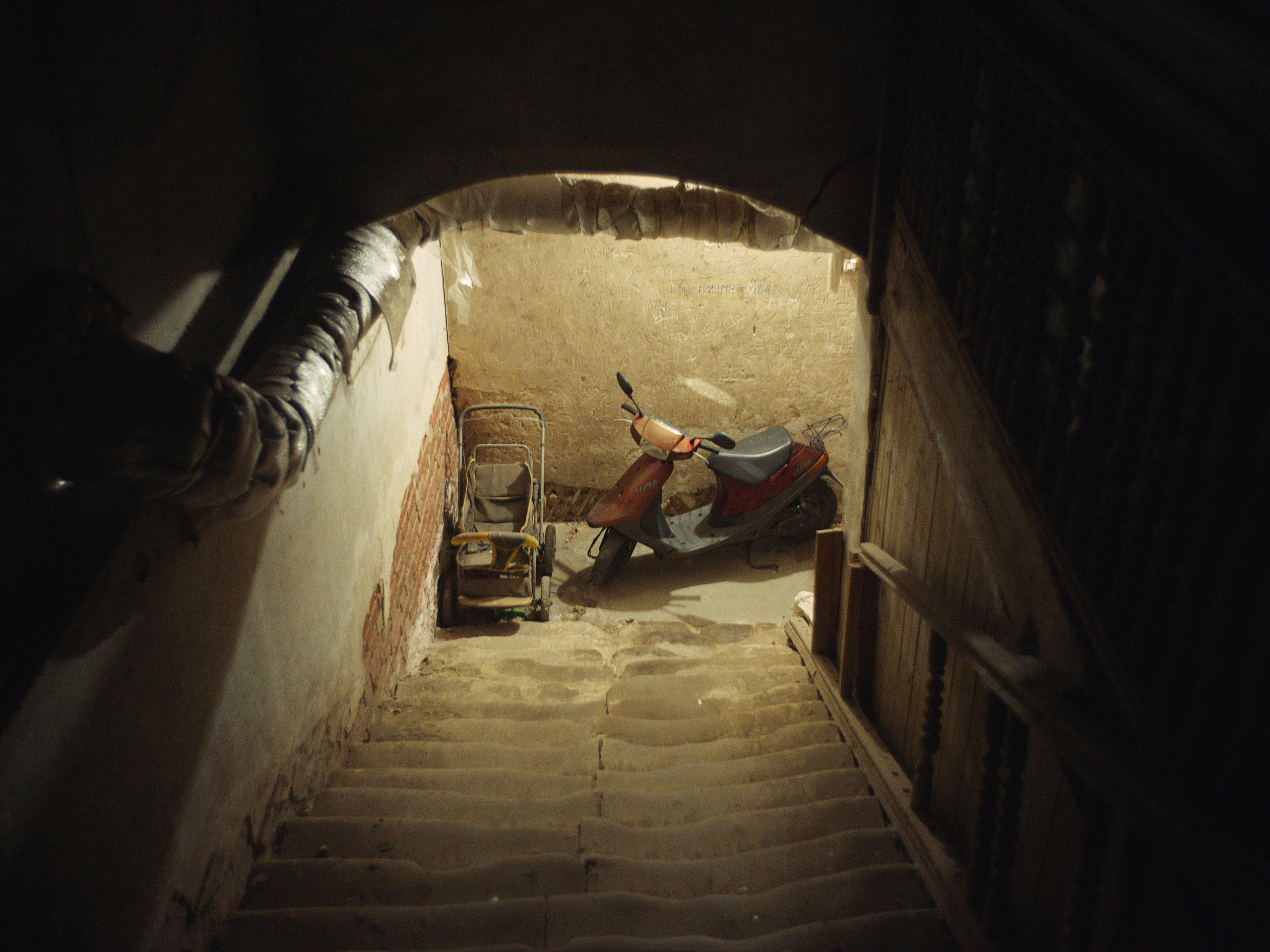 Stairs in a house built at the end of the XIX century, and there has never been an overhaul. There are a lot of such houses in the center of Astrakhan, and because of the location, real estate costs a lot of money. But the demand is low, because many apartments and houses require renovation. This is not always possible in architectural heritage sites without the permission of the city authorities, and it's very difficult to obtain it