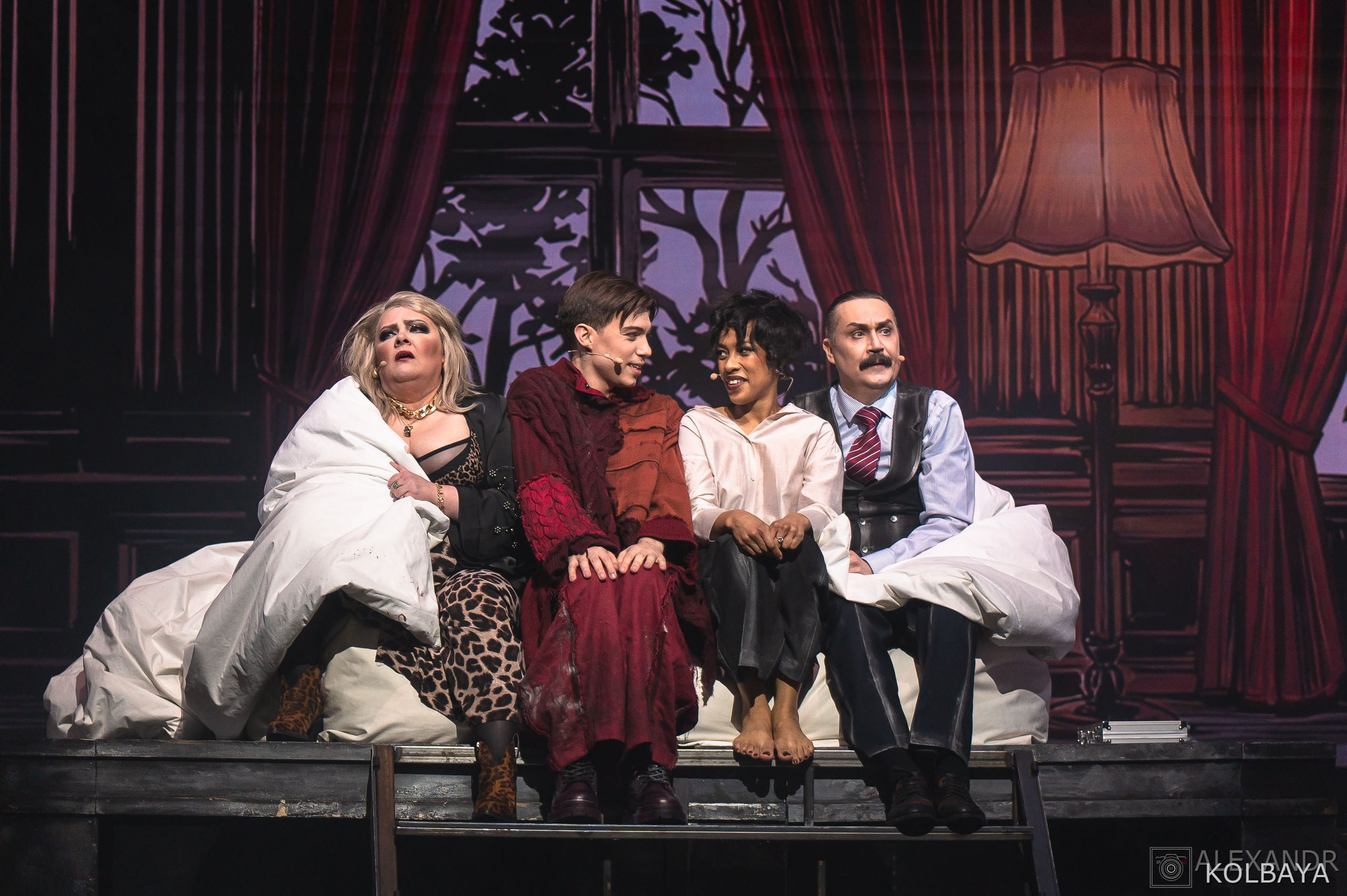 Фотографии со спектакля «Однажды в городе N». Концертный и театральный репортажный фотограф в Москве Александр Колбая