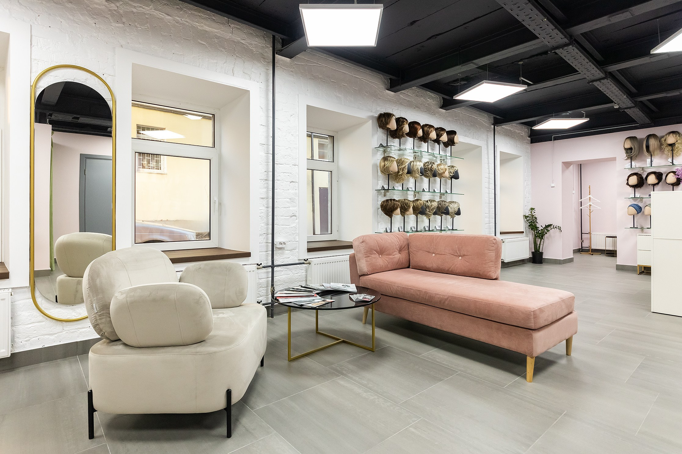 Дом париков. Фотосъемка интерьеров салона париков Шевю. Профессиональный Фотограф в Москве Андрей Славнов