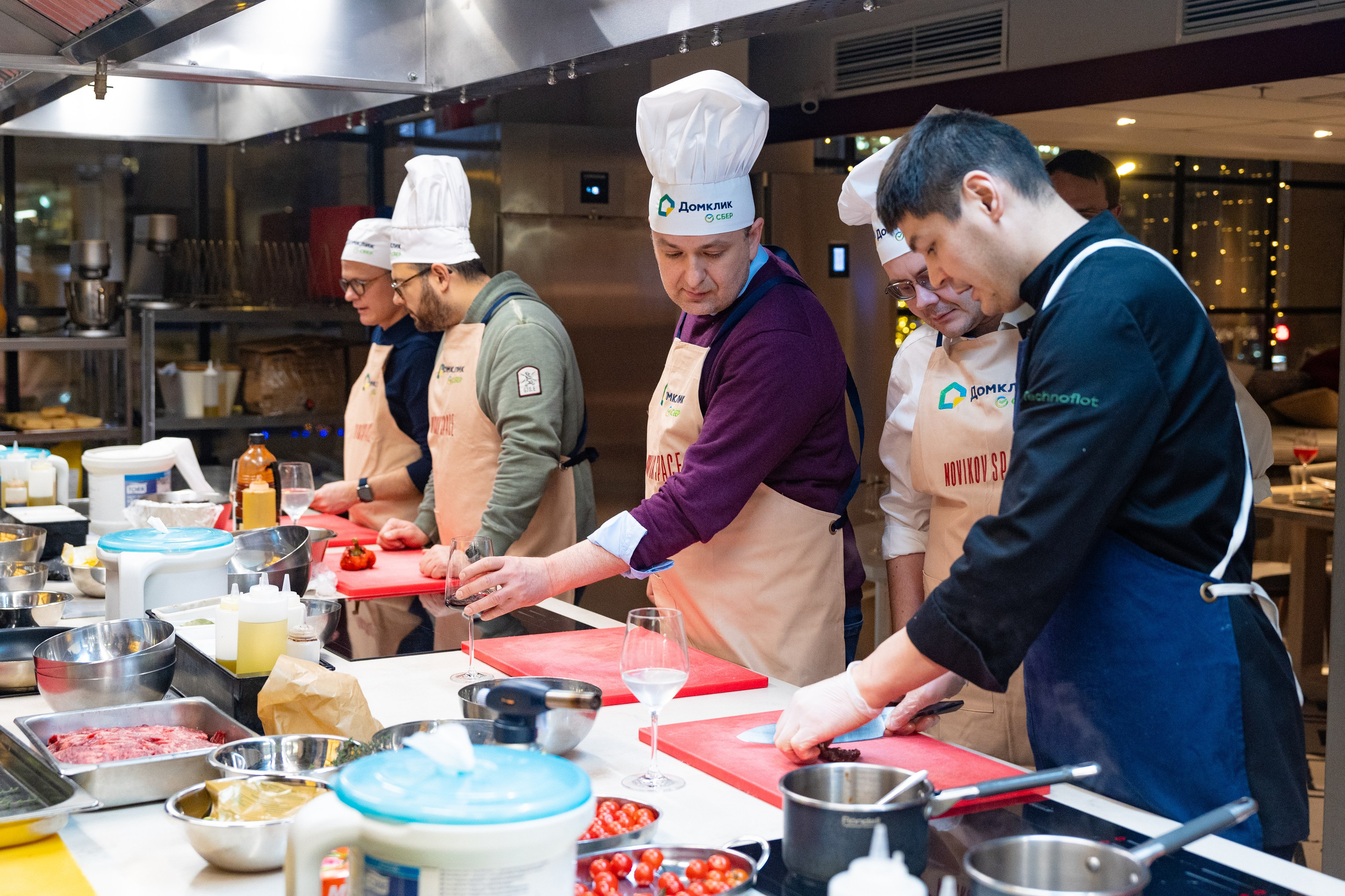 NOVIKOV SCHOOL — Умами зал. Фотограф Никита Комаров