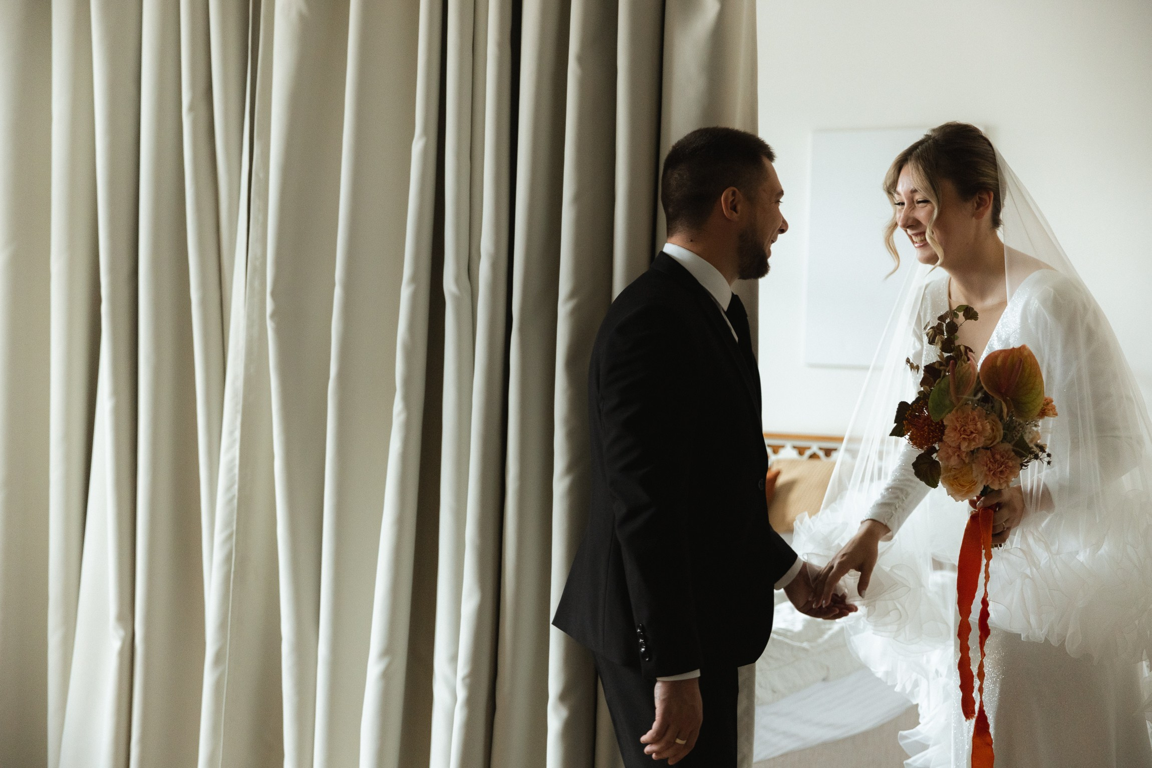 Two people swiped right. Свадебный фотограф Ярославль, Рыбинск