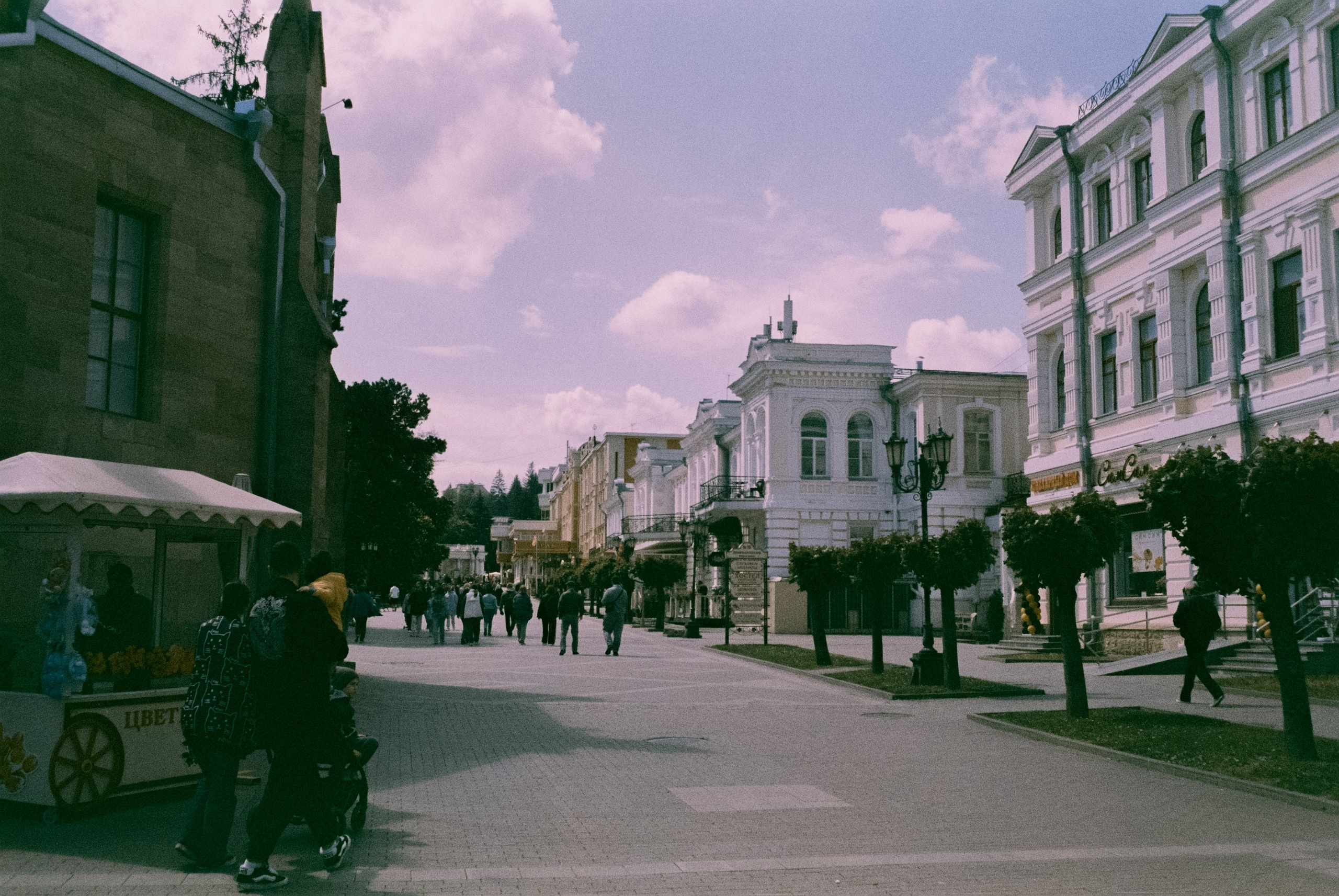 Кисловодск 11 мая / Fujicolor Superia 200 (просрочка) / Minox 35GT