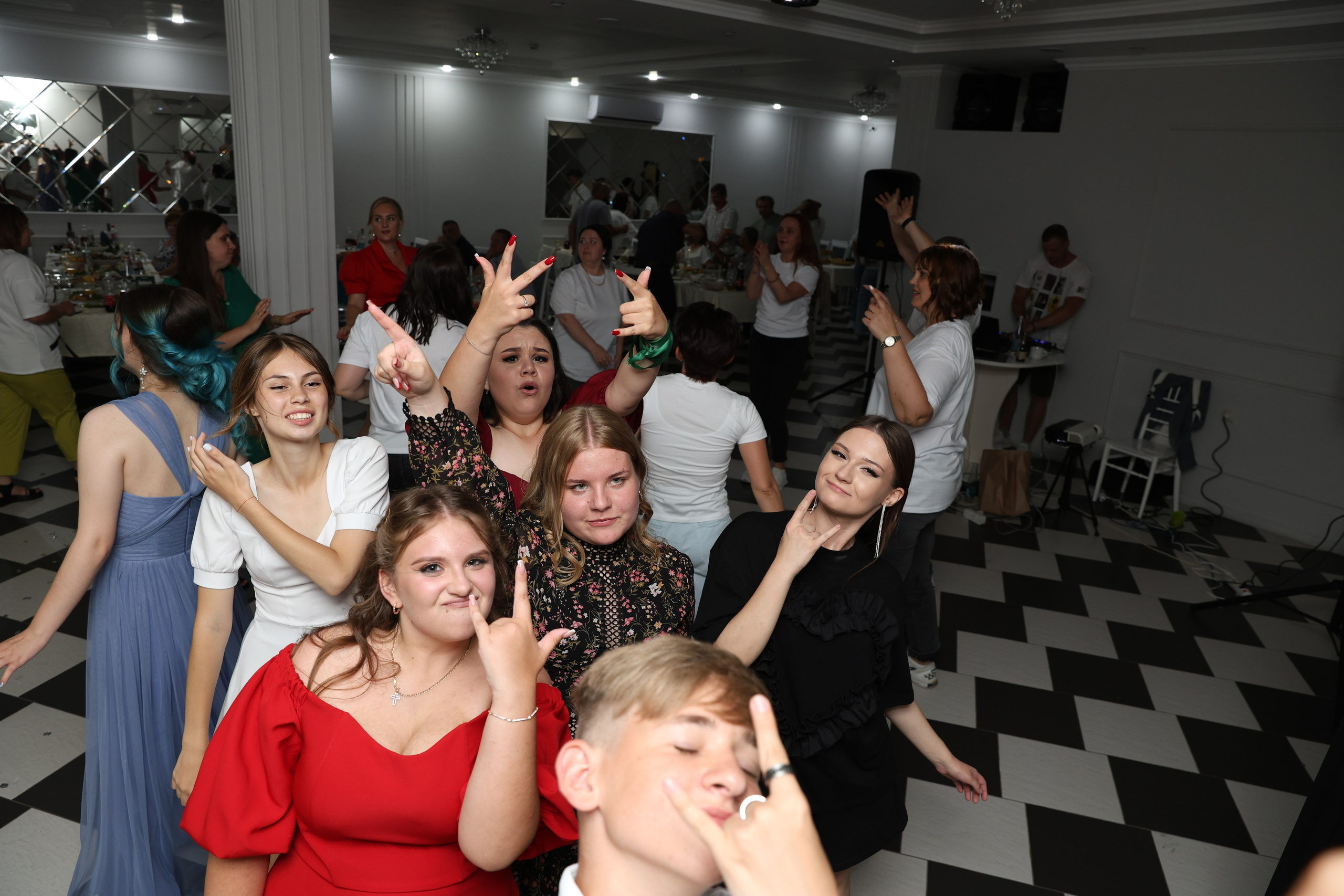 Выпускной 9 класс. Фотограф Любава Колесник. Выпускные альбомы в Крымском районе