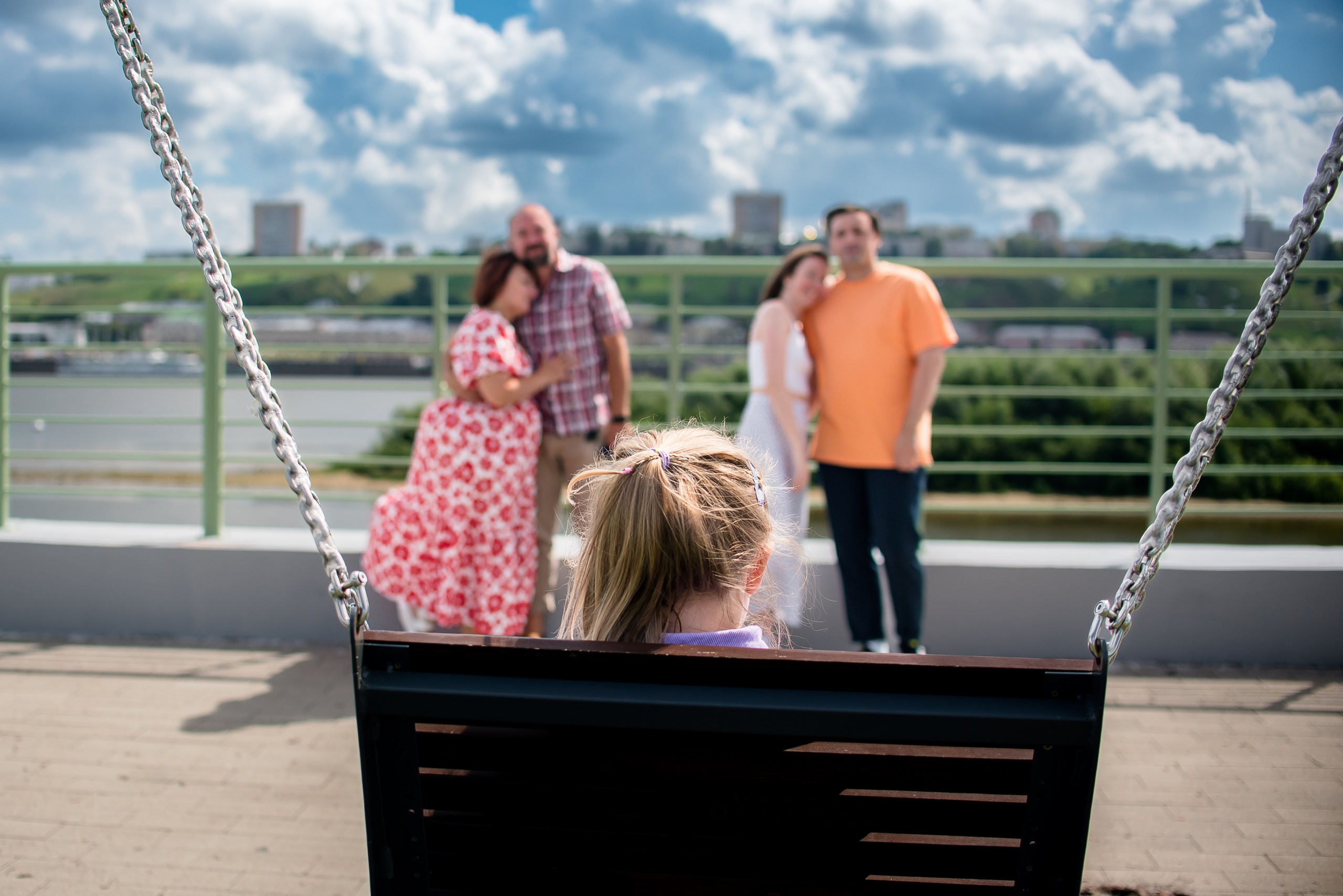 Семейная прогулочная фотосессия. Фотограф Макс Огурцов в Нижнем Новгороде