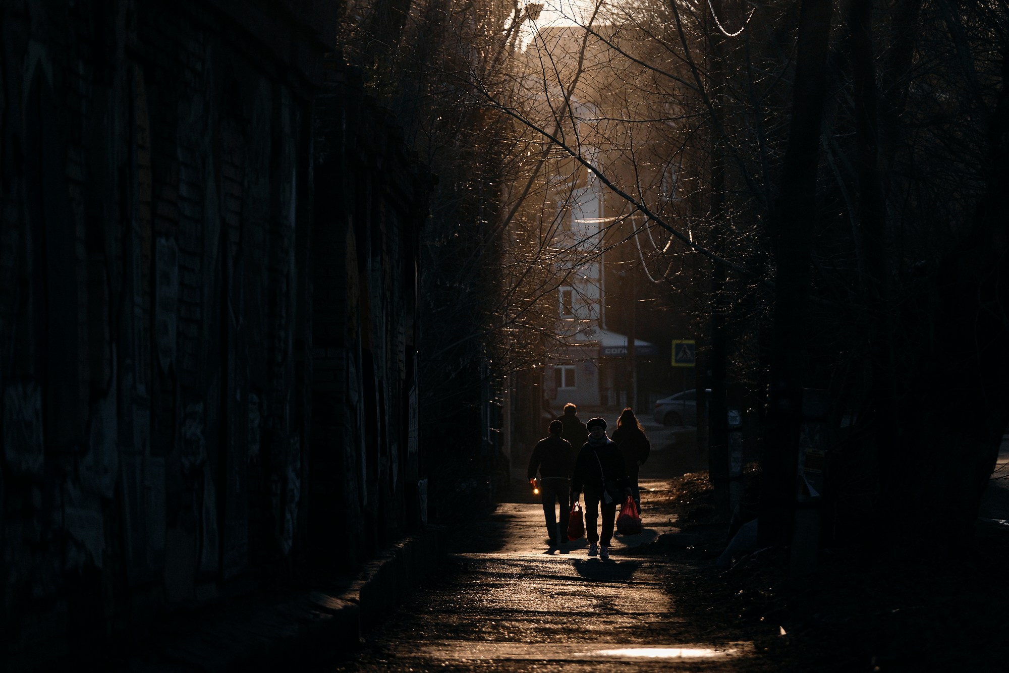 Закат в историческом районе "Болото" в Томске. 26 апреля, 2024. Никита Гольцов / РИА Томск.