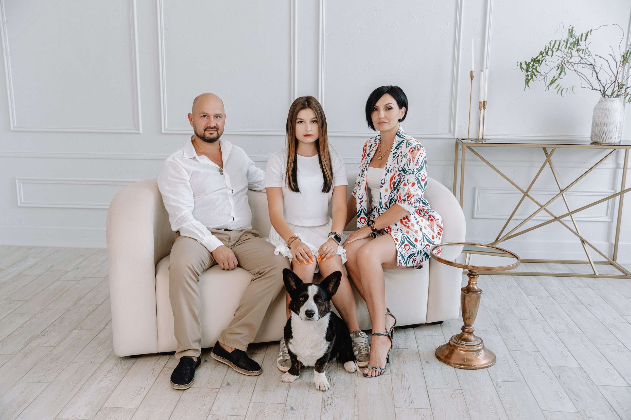 Евгения, Михаил и Дарина и собачка Чарли. Фотограф Воронеж Варвара