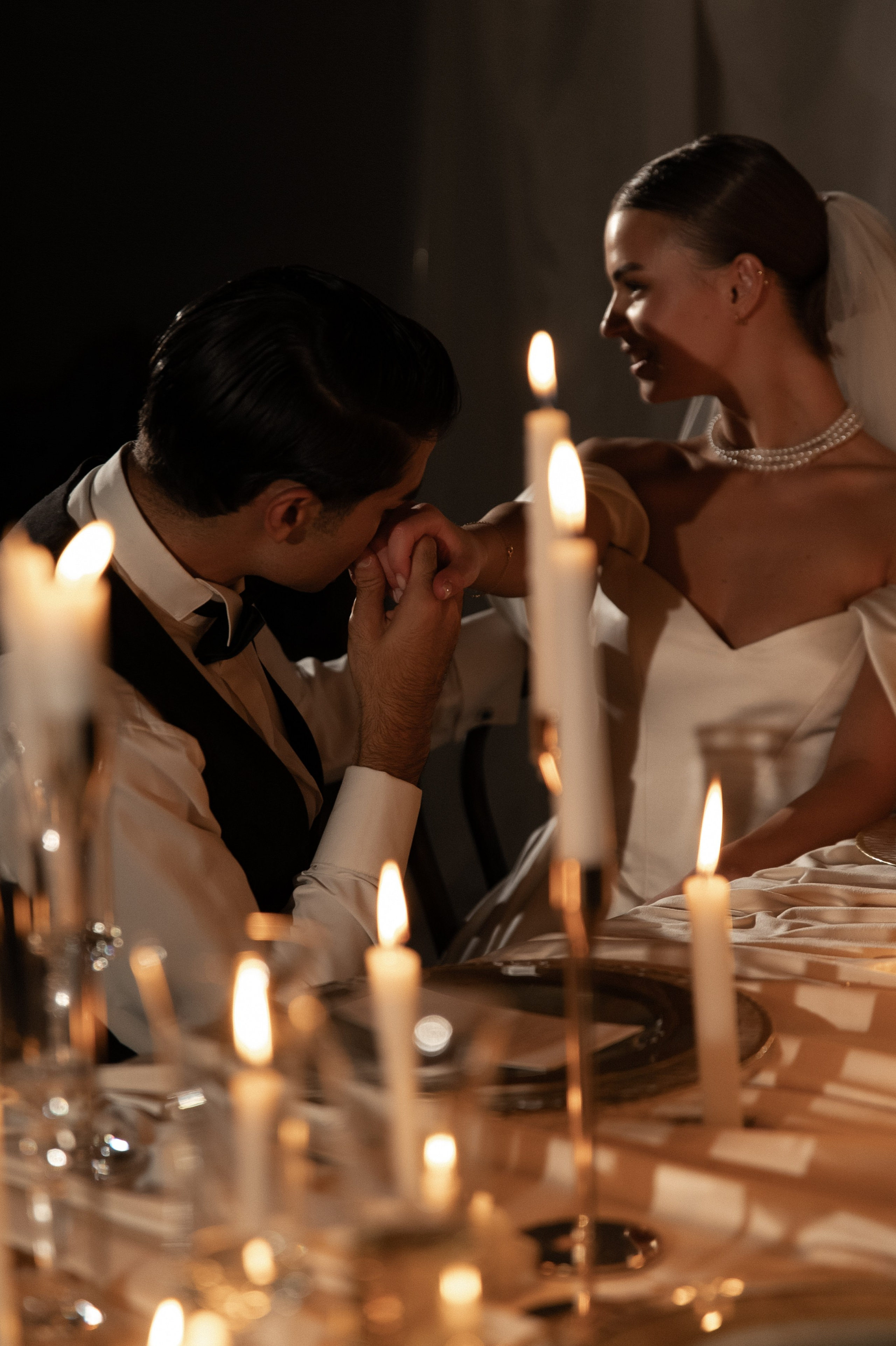 Камерный свадебный ужин при свечах в старинном особняке в фотостудии 21. Kult. Ярослава Ерина — свадебный фотограф в Москве