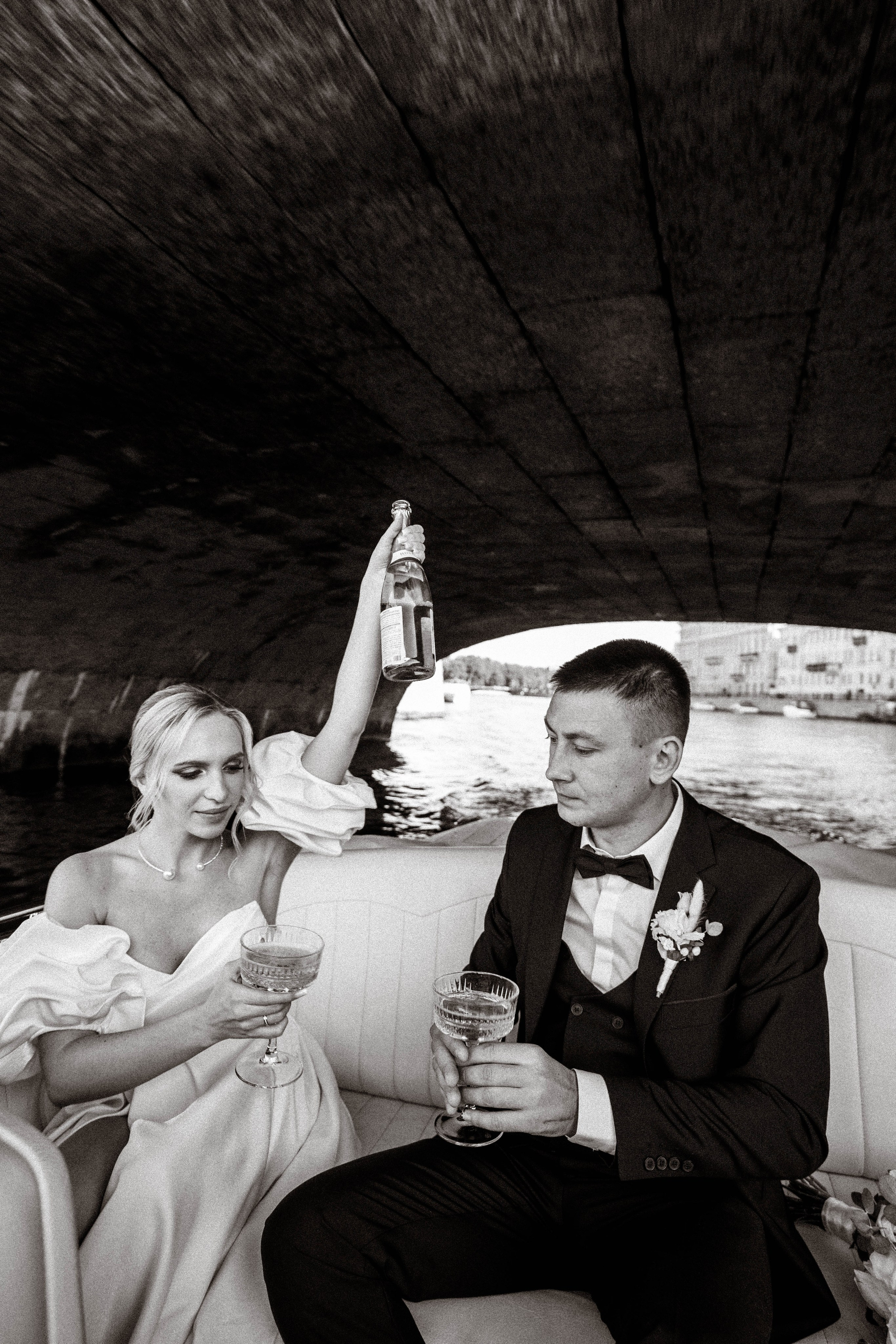 СВАДЕНБНАЯ СЬЕМКА НА КАТЕРЕ ПО КАНАЛАМ САНКТ-ПЕТЕРБУРГА И В АКВАТОРИИ НЕВЫ. Профессиональный фотограф, Санкт-Петербург — Виктория Богомолова