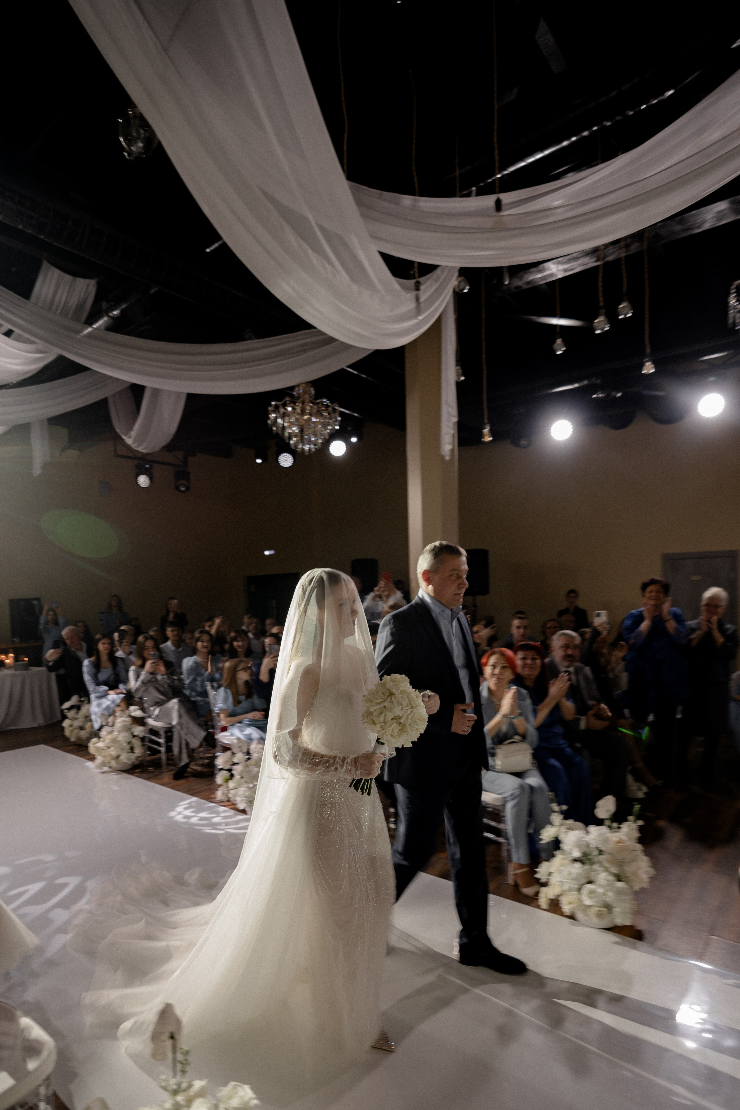 СВАДЕБНАЯ СЬЕМКА СБОРОВ В ОТЕЛЕ И ВЫЕЗД НА ЦЕРЕМОНИЮ (СНЯТО В СИБИРЕ В НИЖНЕВАРТОВСКЕ). Профессиональный фотограф, Санкт-Петербург — Виктория Богомолова