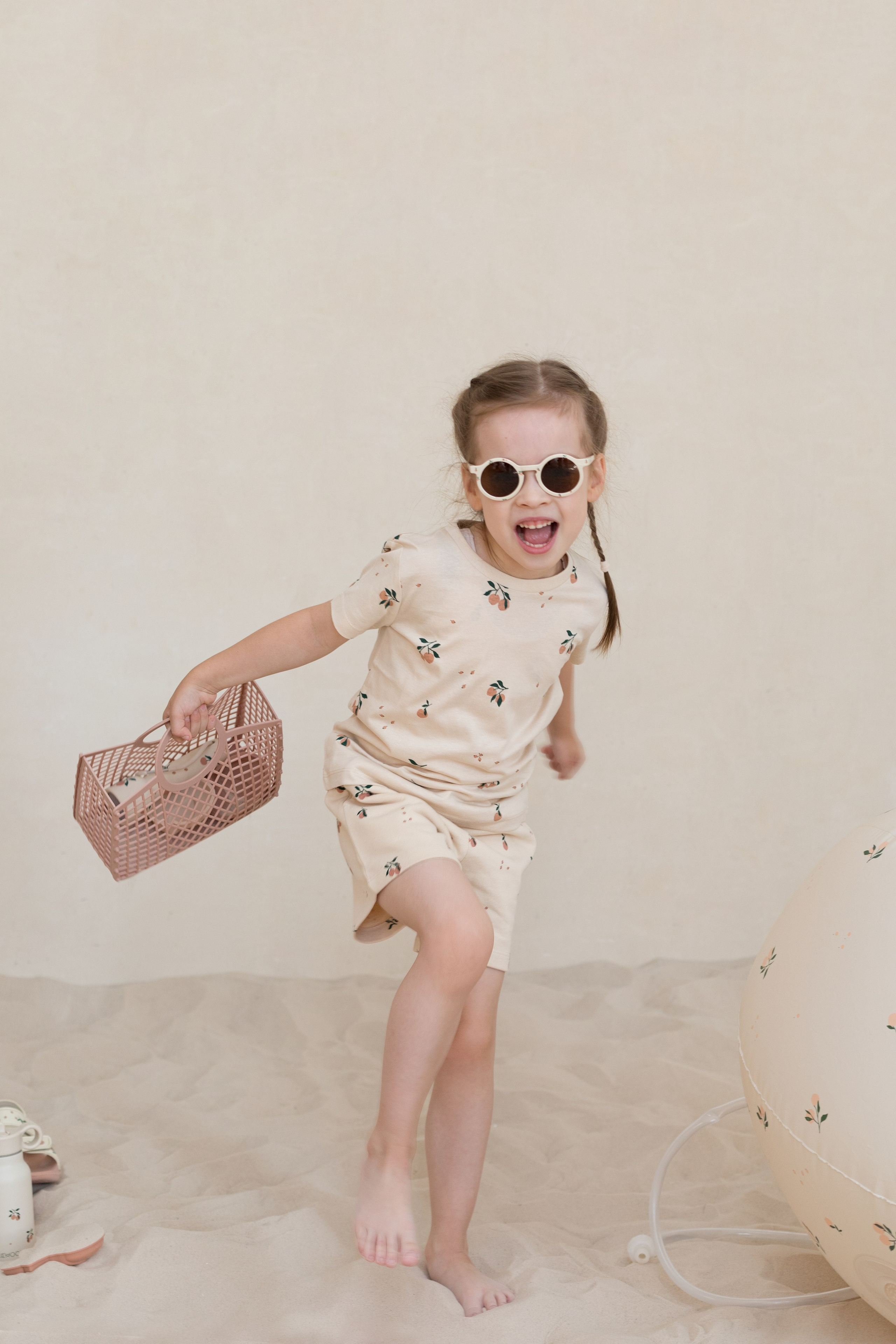 Фотосессия в песке для детского бренда. Детский и контент фотограф Надя Волкова Санкт-Петербург