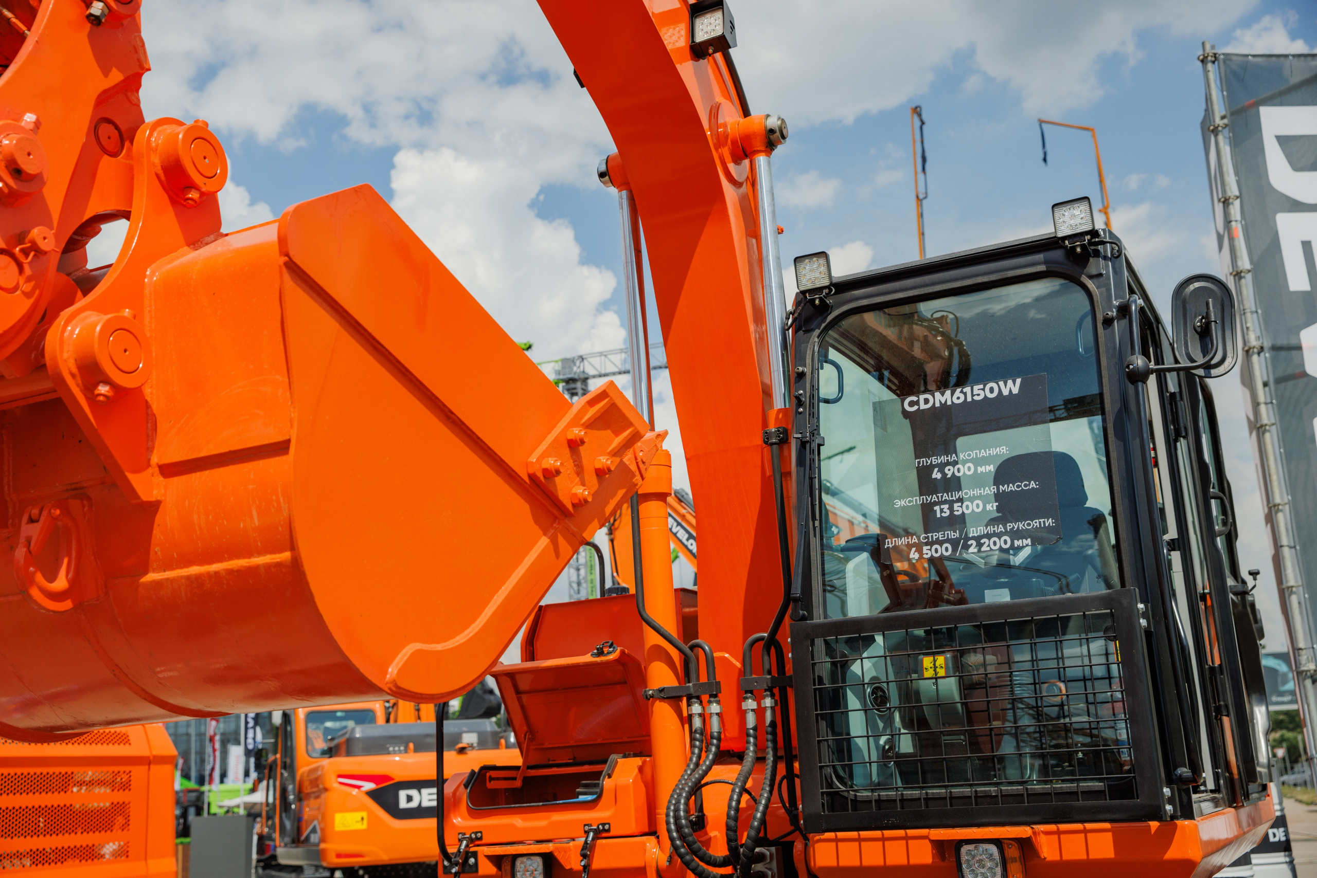 Выставка Спец. Техники. Фотограф Москва Шептаев Артём