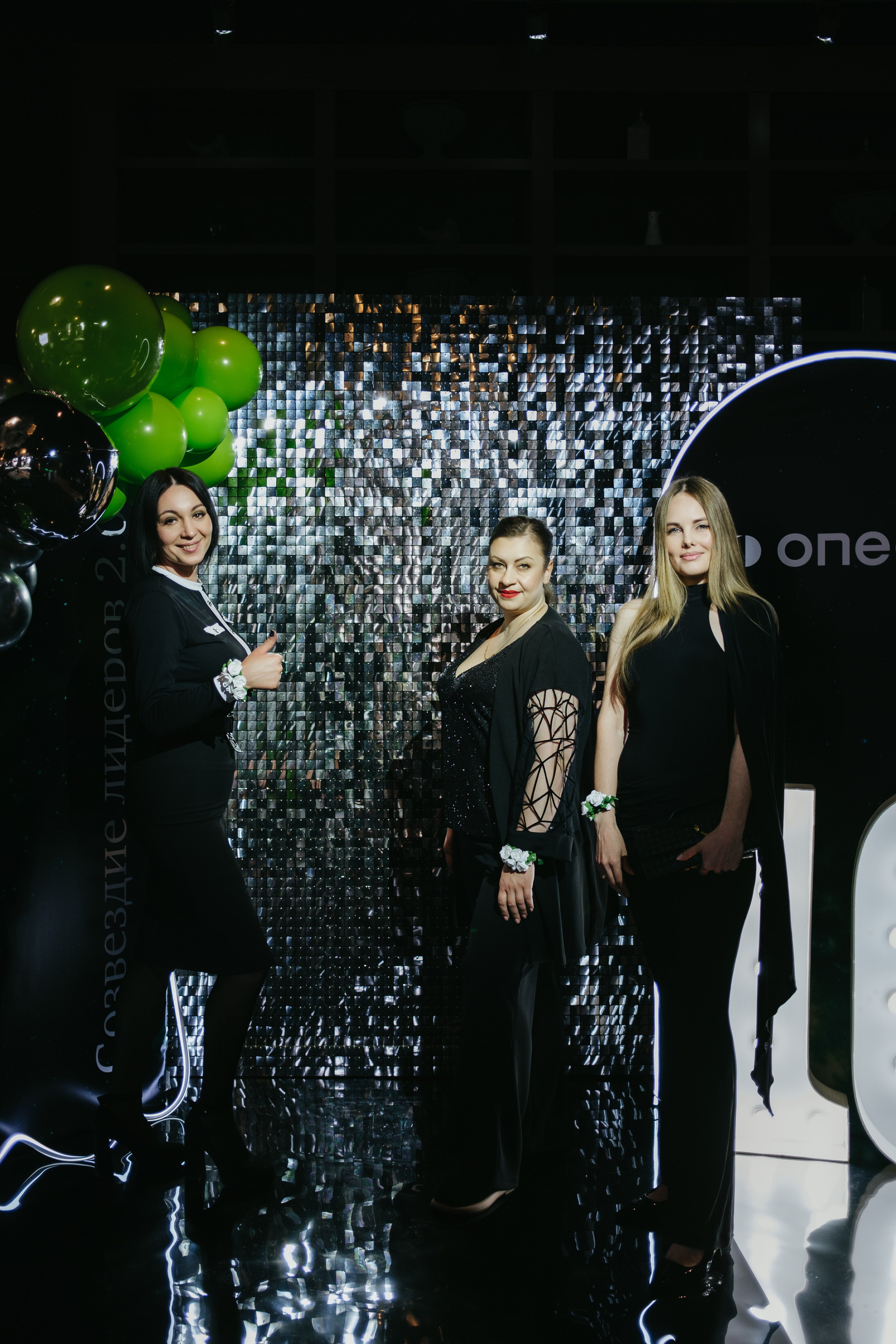 Корпоратив в Сириусу (Адлер) 10 лет компании. Свадебный фотограф Денис Ожигин в Краснодаре и крае. Эмоциональная и стильная съемка вашего дня