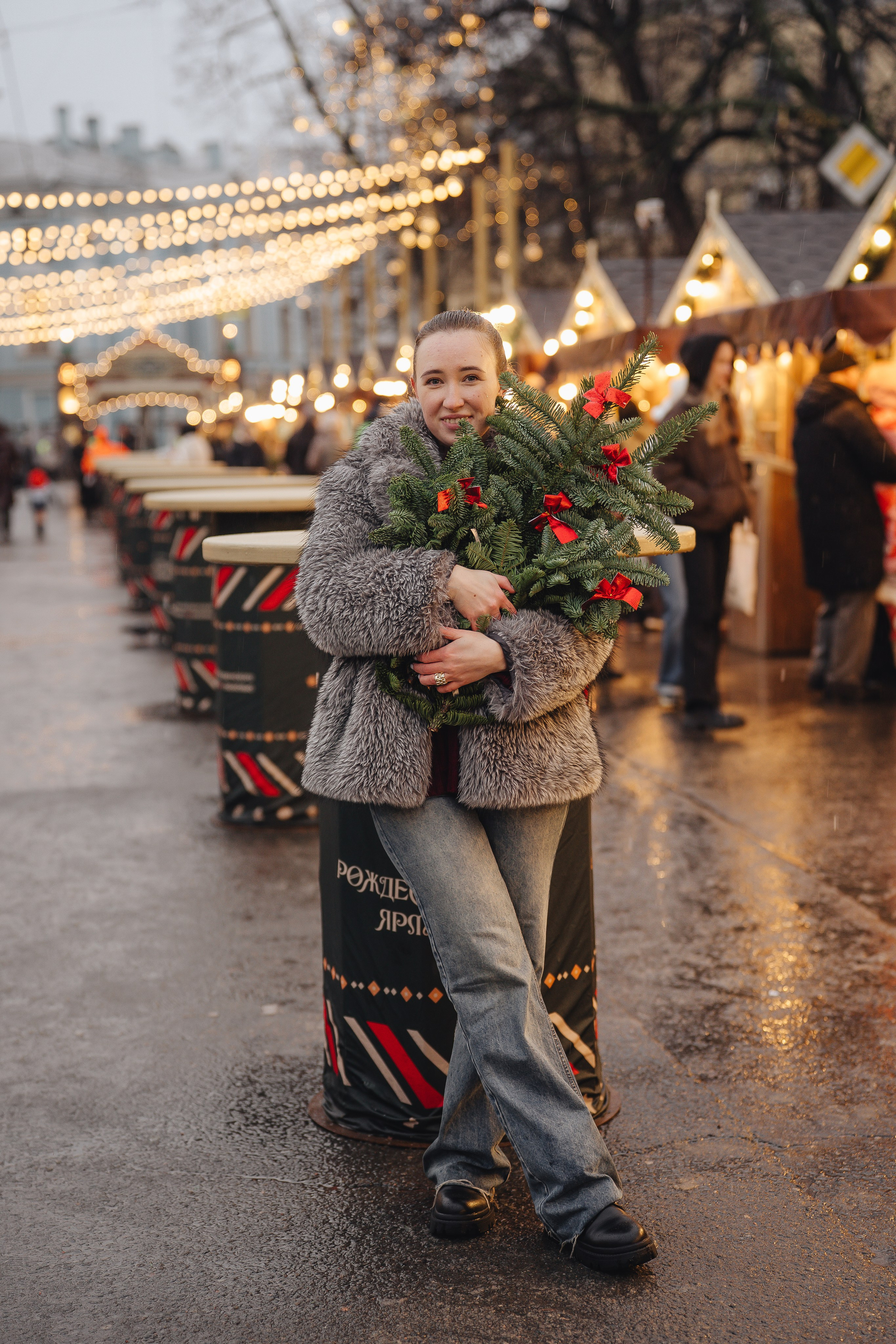 ПРОГУЛКА НА МАНЕЖНОЙ ПЛОЩАДИ ДЛЯ ДЕВУШКИ ПЕРЕД НОВЫМ ГОДОМ (НОВОГОДНЯЯ ФОТОСЕССИИЯ НА МАНЕЖНОЙ ПЛОЩАДИ). Профессиональный фотограф, Санкт-Петербург — Виктория Богомолова