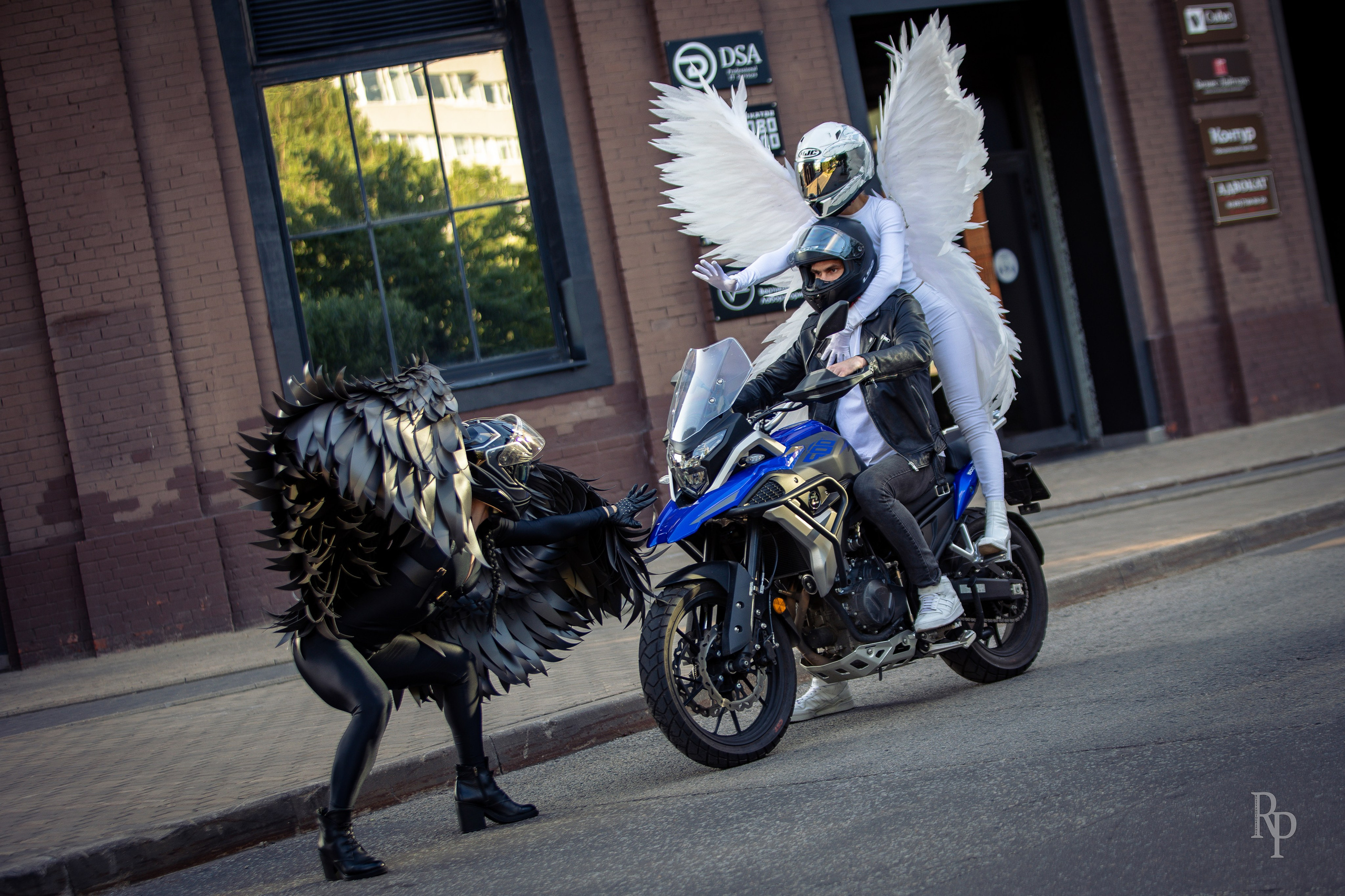 «Angel and demon». Rusty Photographer