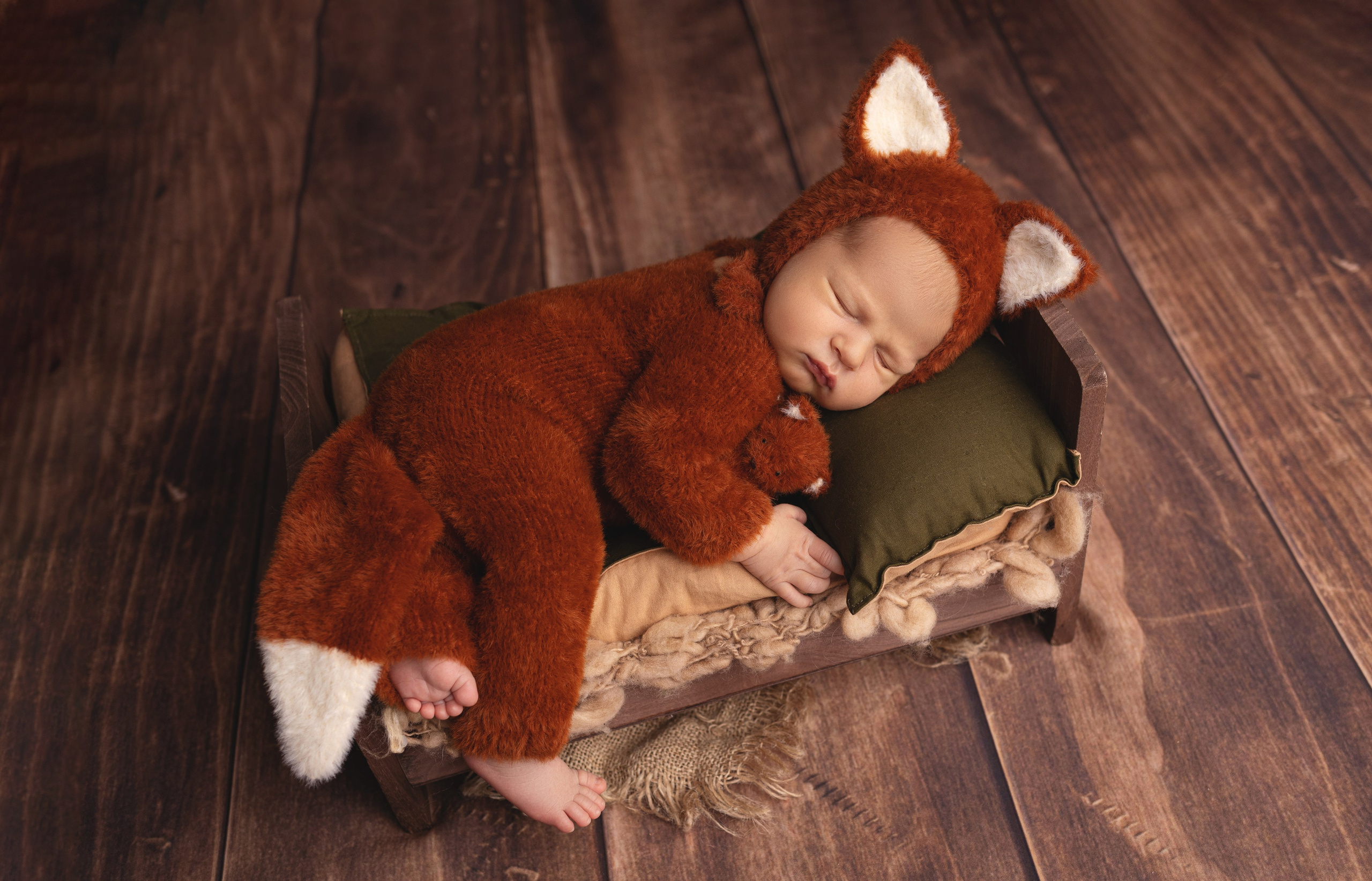 Классическая фотосессия малыша. Фотограф новорожденных малышей в Омске и Омской области Эльвира Камаева