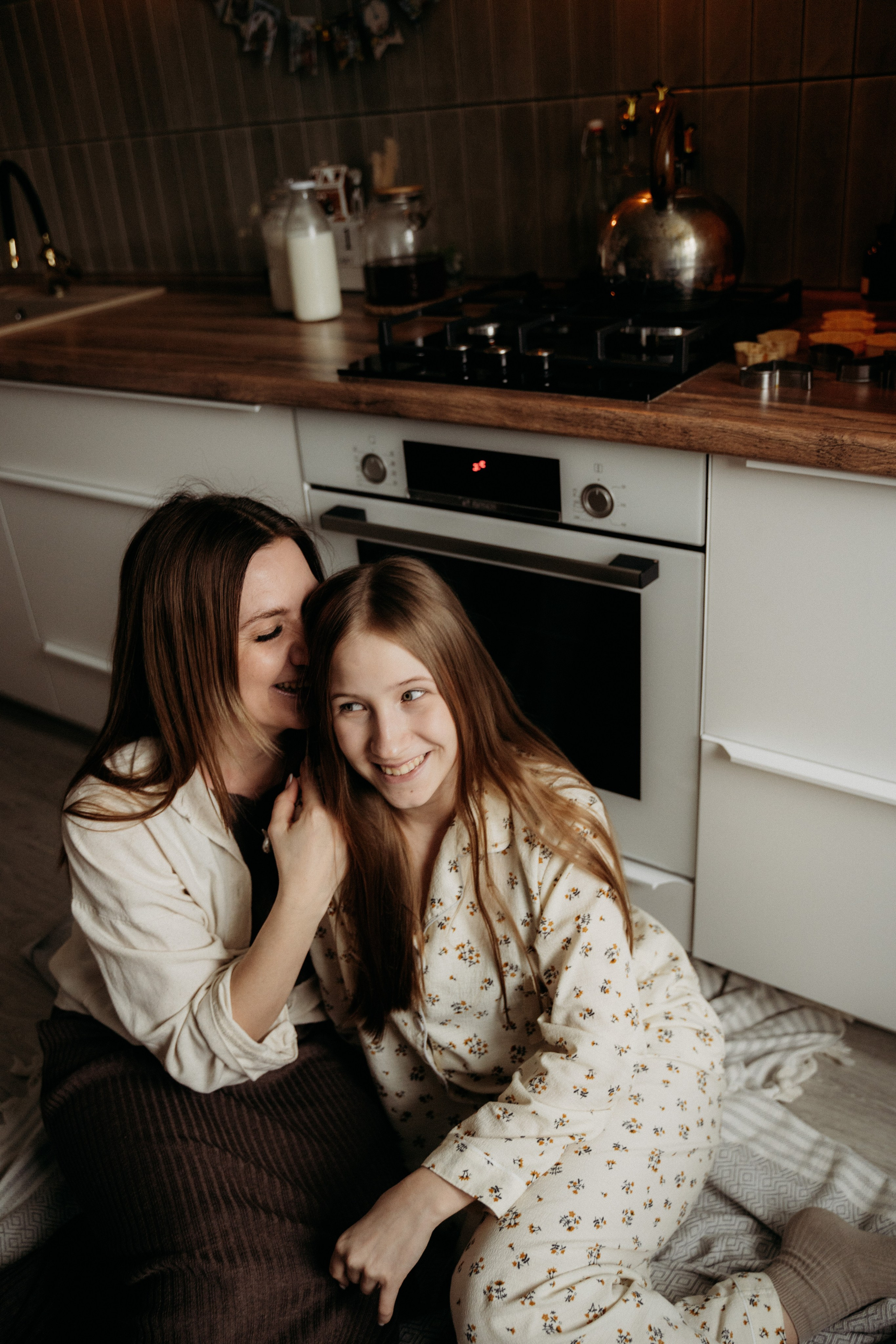 Семья на кухне