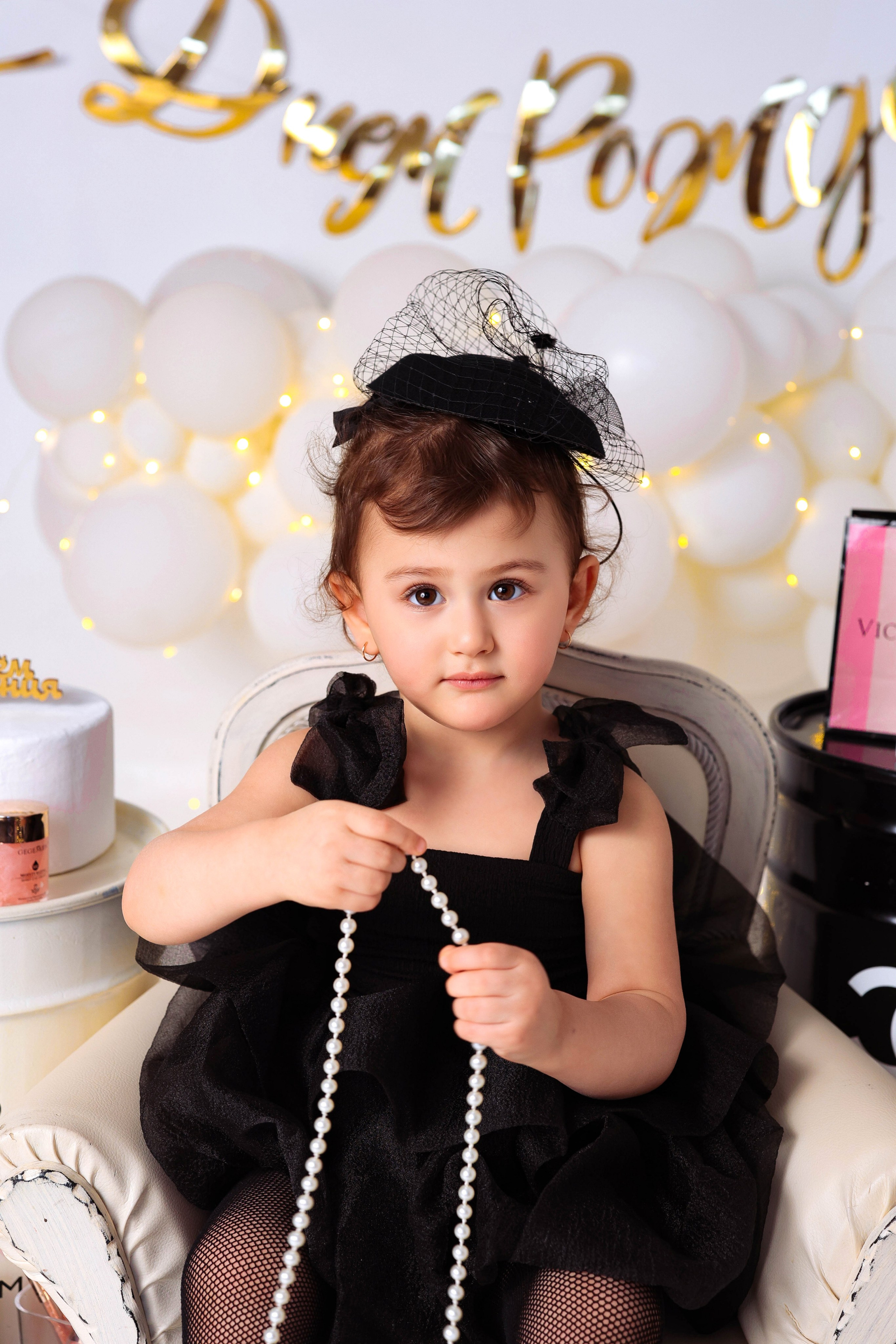 Малышки Антураж