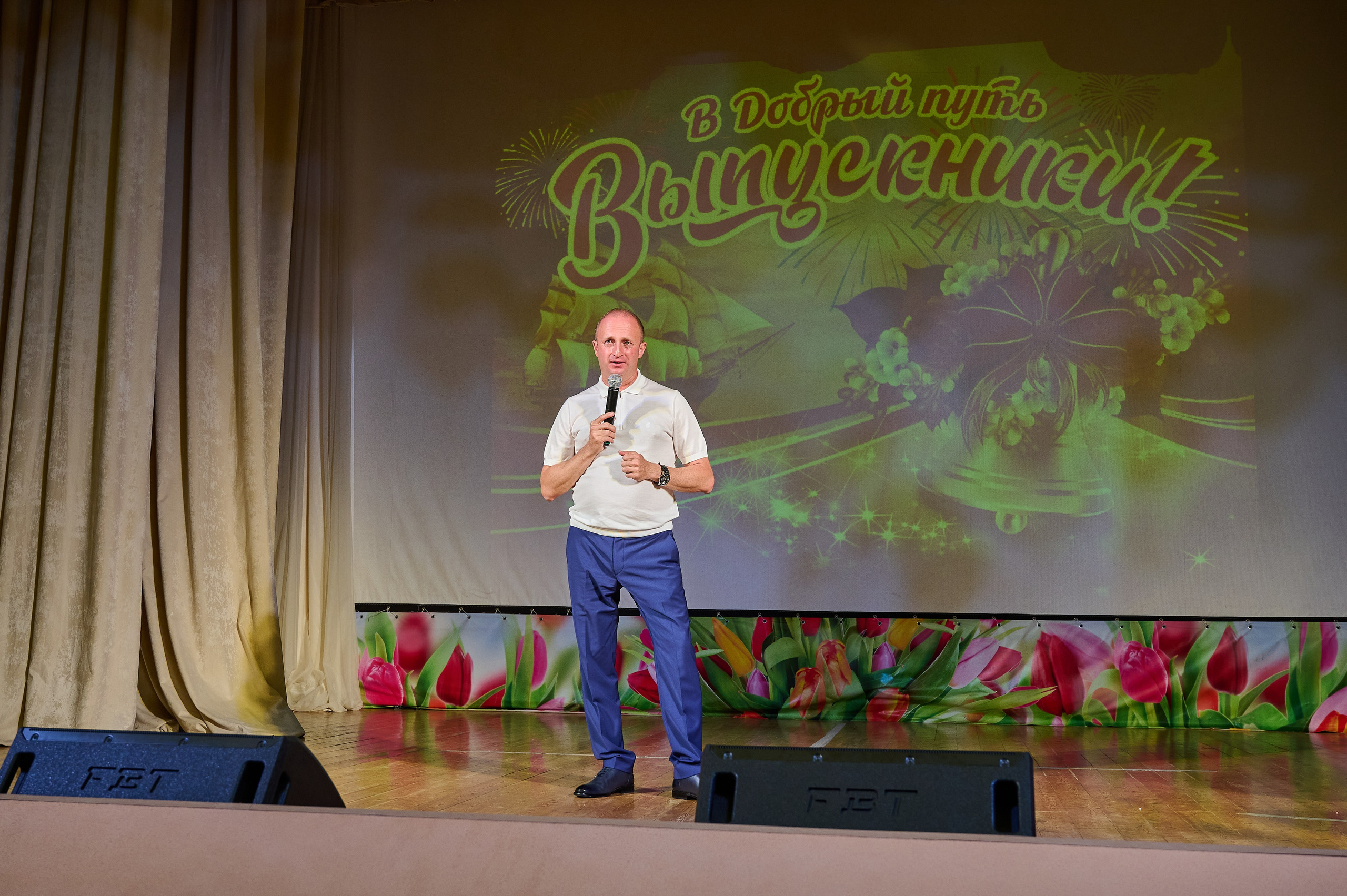 Вручение 11 классы. Жизнь курорта Кабардинка в фотографиях