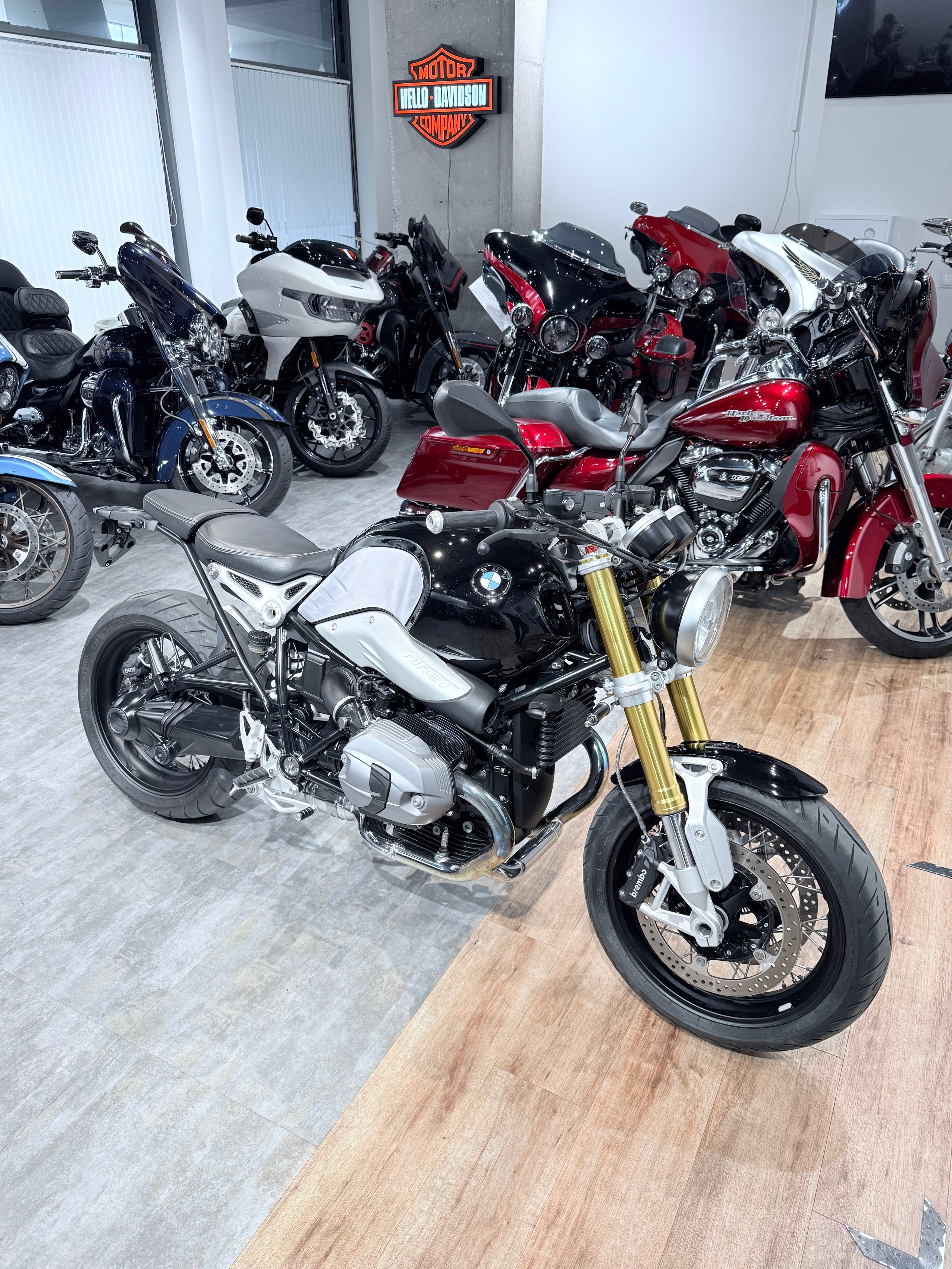 BMW R9T (Black Storm). Hello Davidson, Москва. Только хорошие мотоциклы…