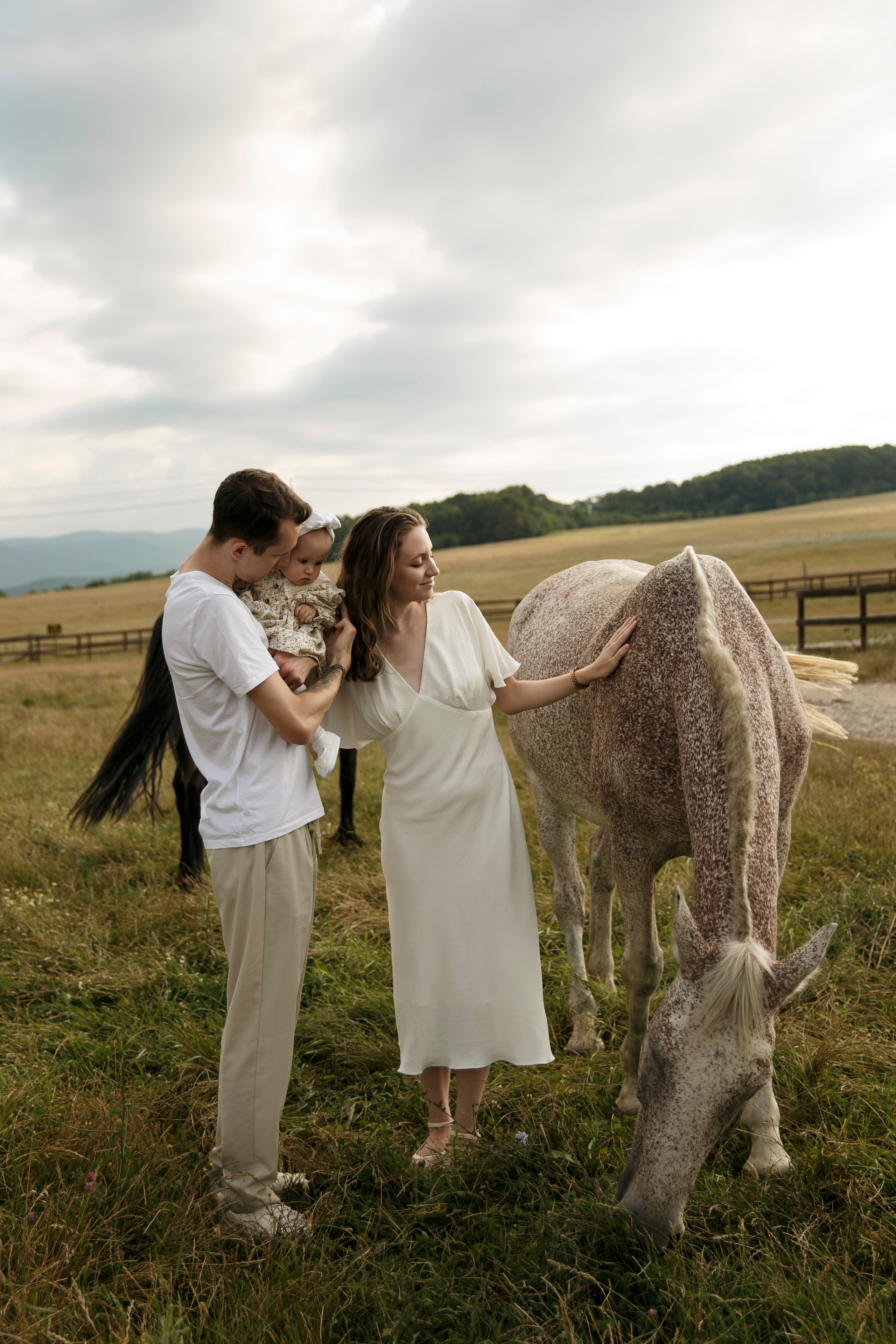 Семейная фотосессия на ферме с лошадьми — это настоящая сказка, наполненная атмосферой уюта и гармонии с природой