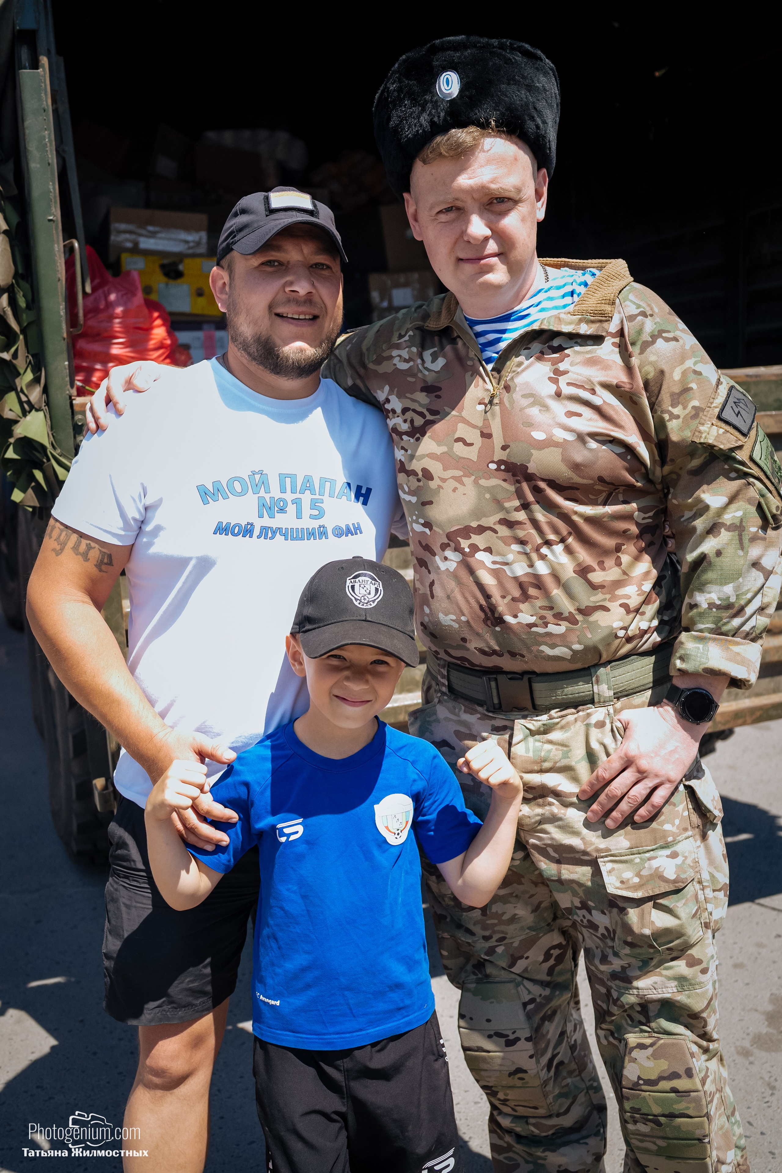 8 июня «Патриоты из Курска» сбор гуманитарной помощи у кинотеатра «Родина». Фотограф Нижний Новгород Татьяна Кейод