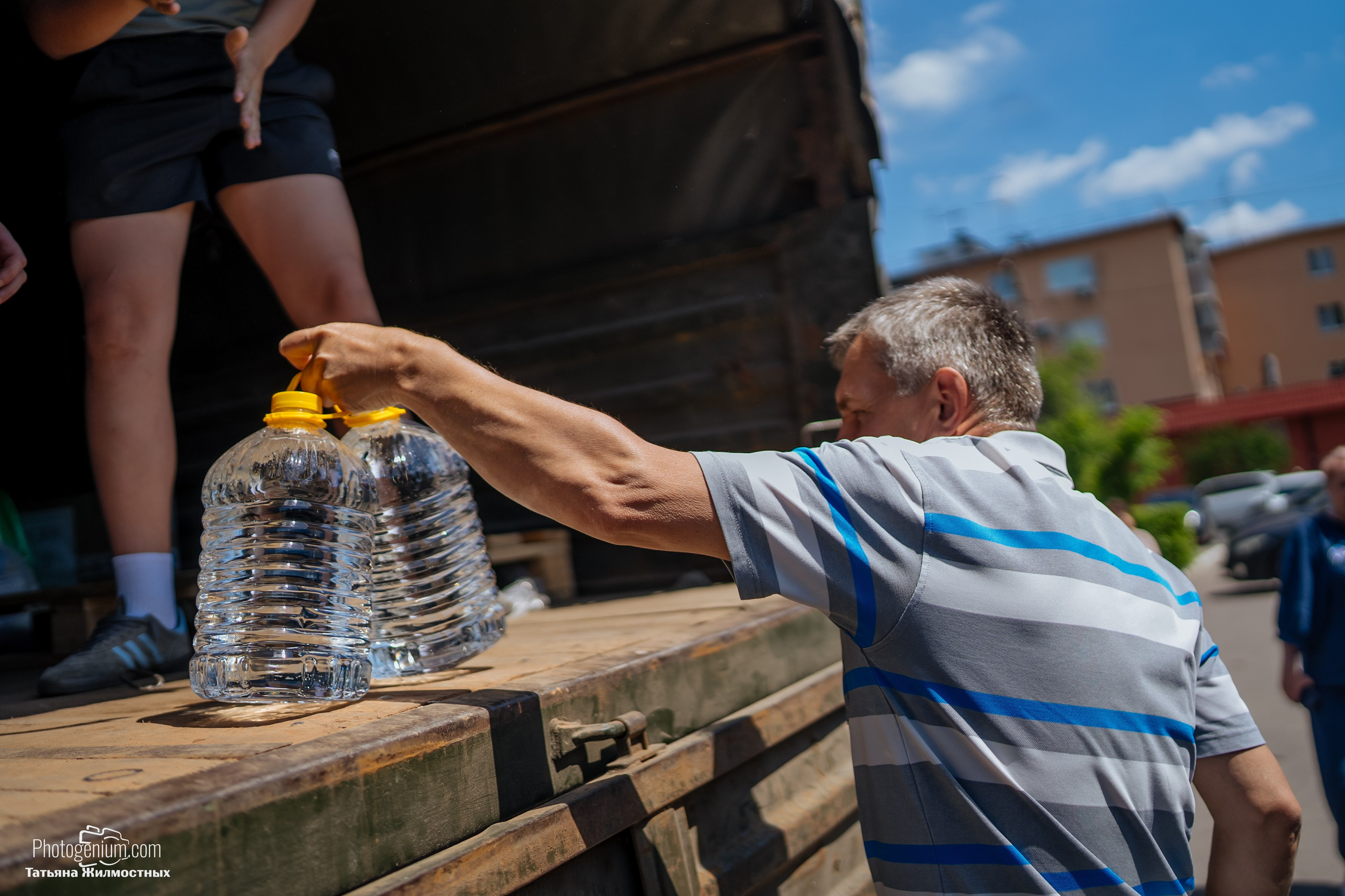 8 июня «Патриоты из Курска» сбор гуманитарной помощи у кинотеатра «Родина». Фотограф Нижний Новгород Татьяна Кейод