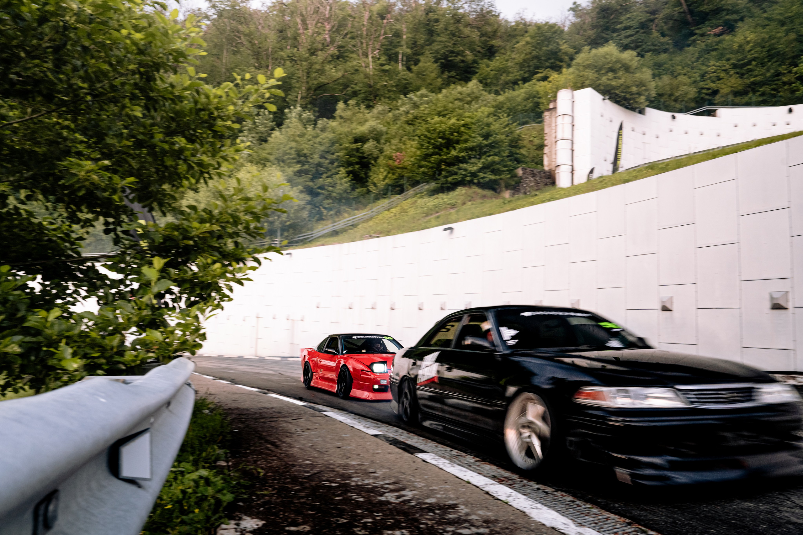 GROUNDED\25. АВТОСПОРТИВНЫЙ ФОТОГРАФ