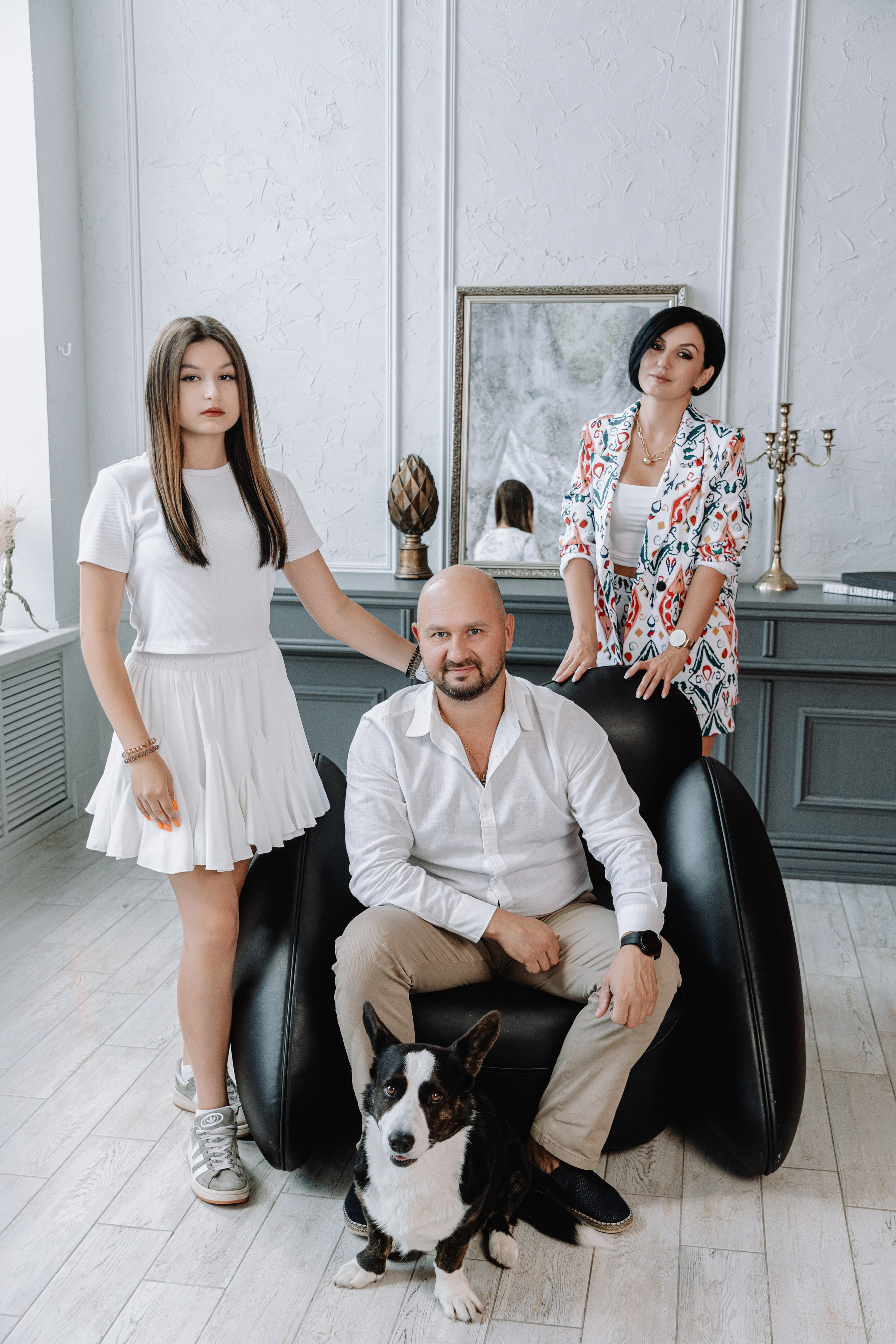 Евгения, Михаил и Дарина и собачка Чарли. Фотограф Воронеж Варвара