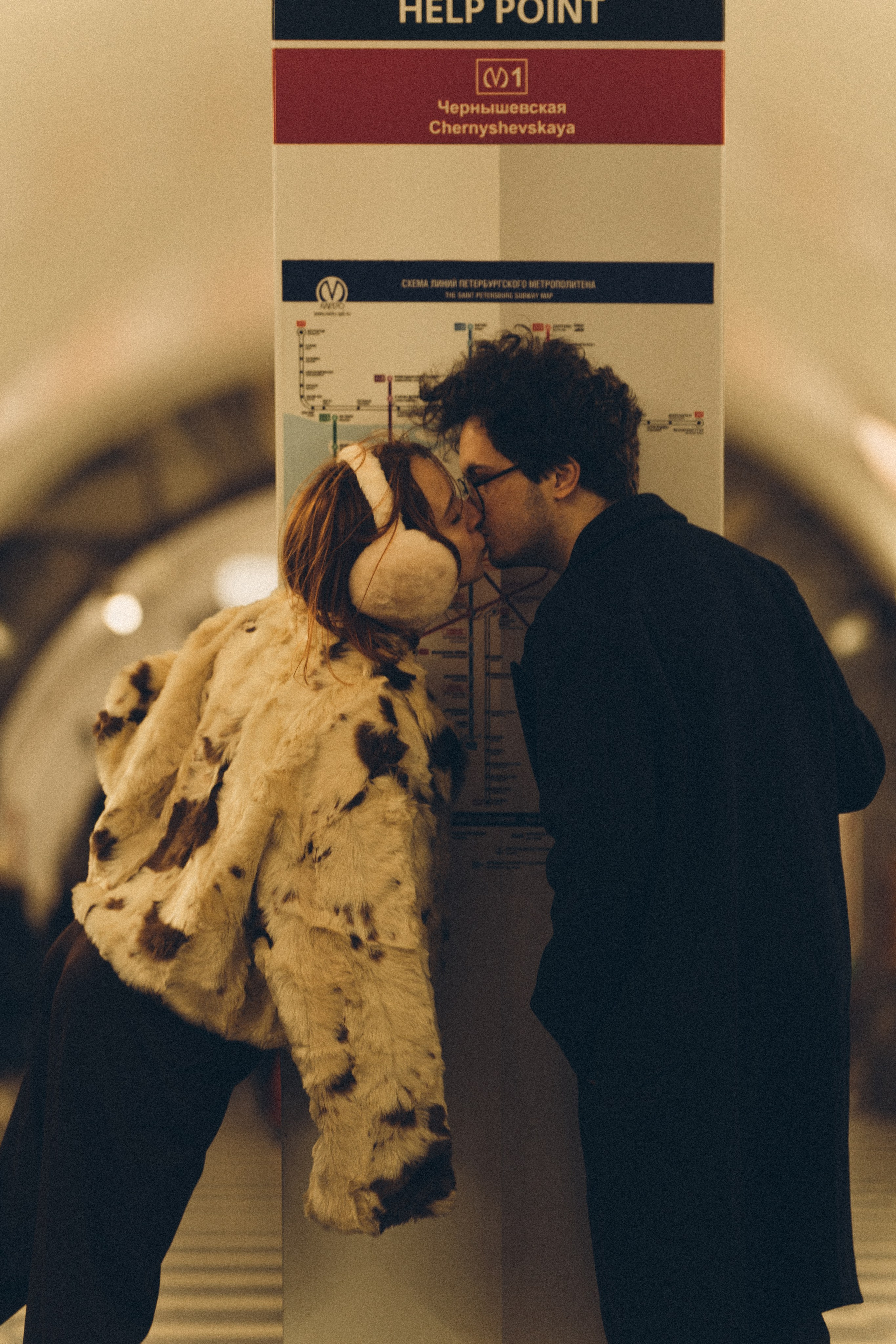 НОВОГОДНЯЯ ФОТОСЕСИИЯ ПАРЫ В МЕТРО ЛЮБОВЬ. Профессиональный фотограф, Санкт-Петербург — Виктория Богомолова