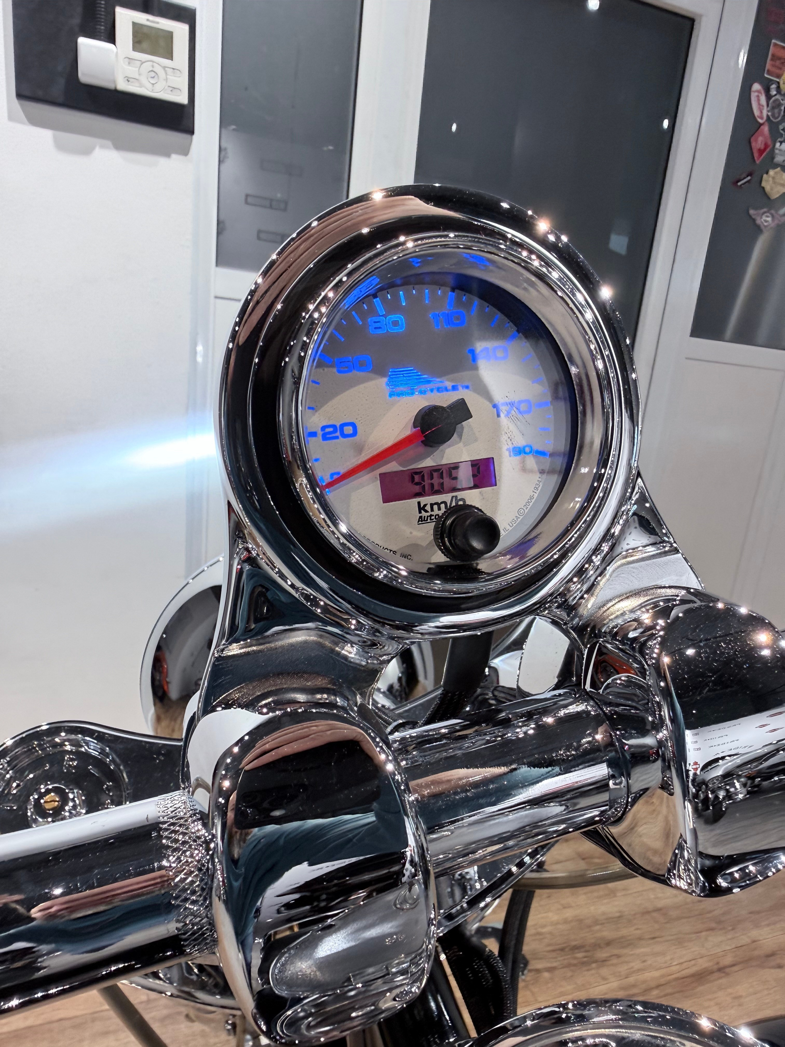 Breakout Custom. Hello Davidson, Москва. Только хорошие мотоциклы…