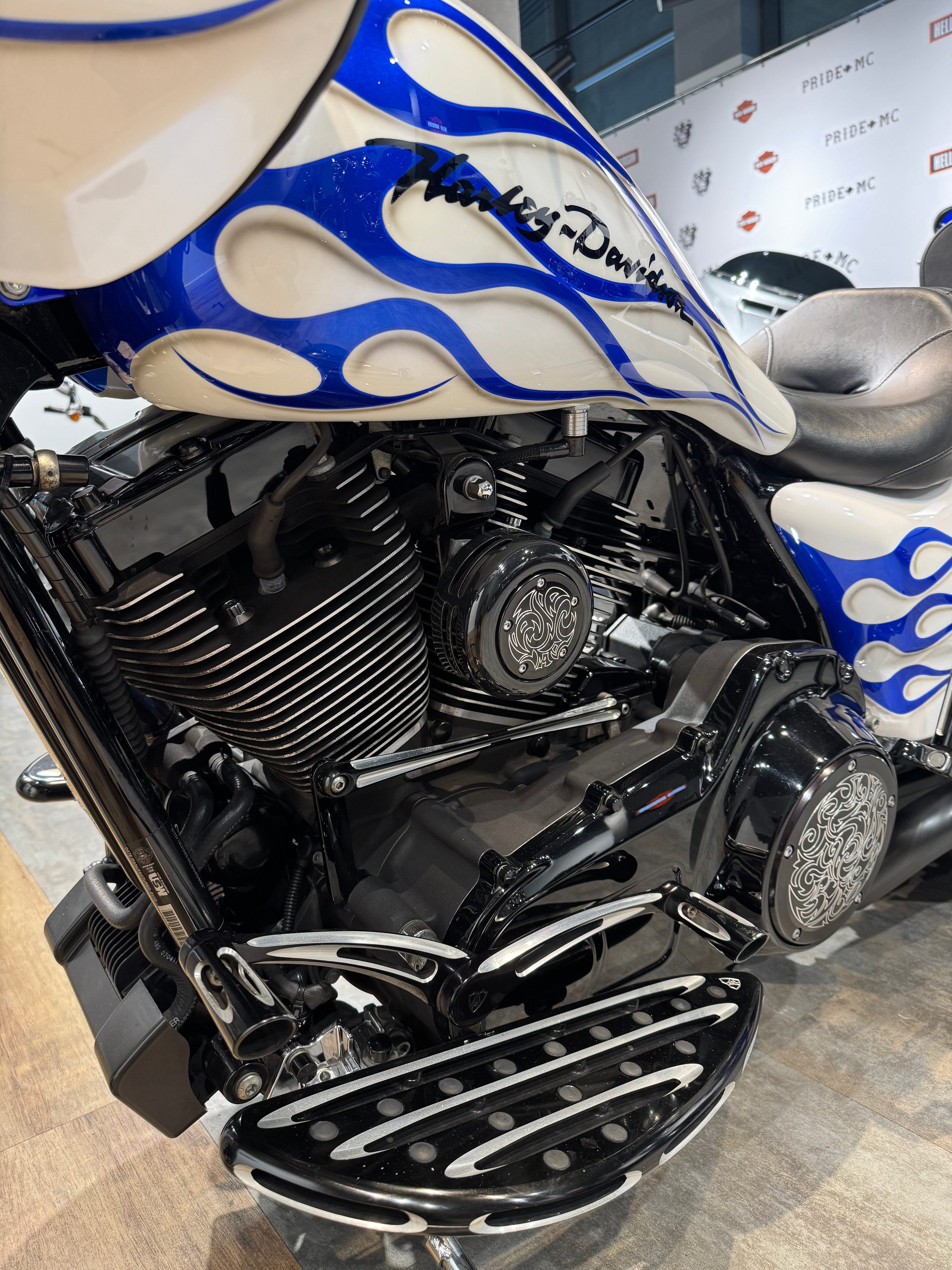 Мотоциклы Harley-Davidson Road Glide 103 White Power (Touring)  — купить мотоцикл. Hello Davidson, Москва. Только хорошие мотоциклы…