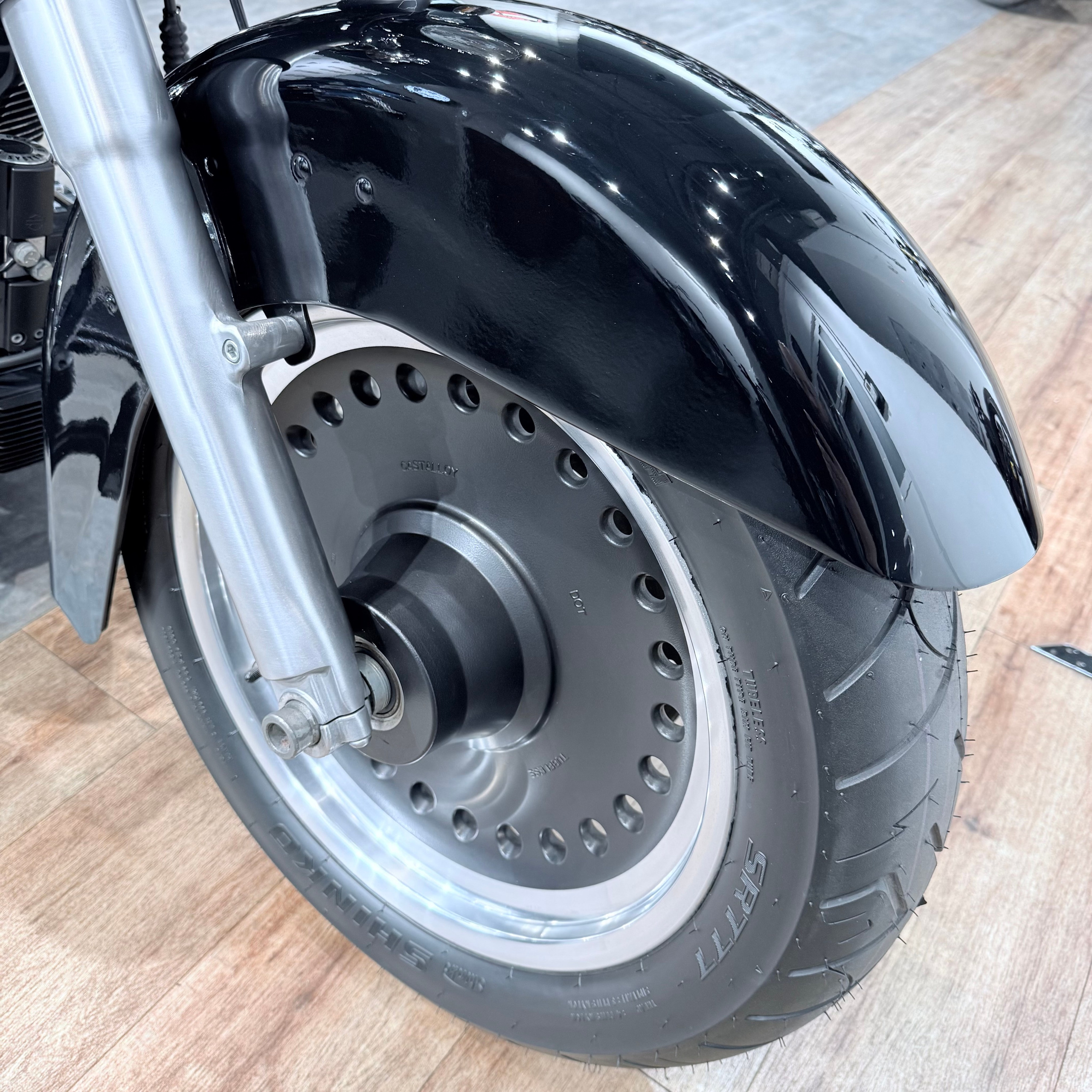 2011 Fat Boy АВS Vivd Вlаck Vanсе & Hinеs. Hello Davidson, Москва. Только хорошие мотоциклы…